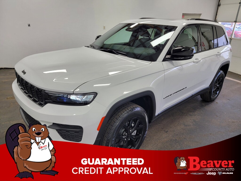 New 2025 Jeep Grand Cherokee Laredo Sport Utility