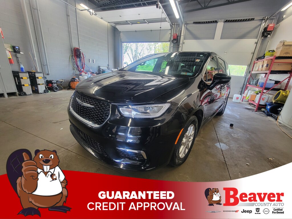Used 2025 Chrysler Pacifica Select Select FWD