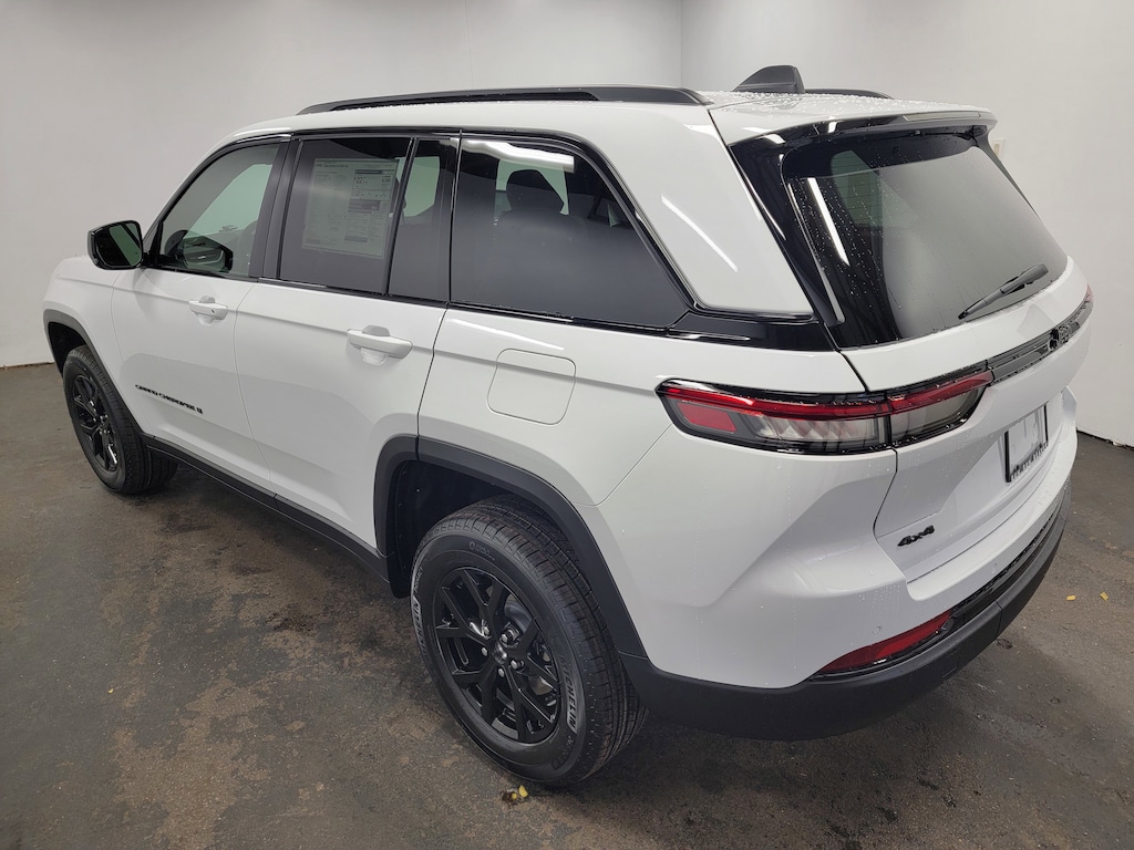 New 2025 Jeep Grand Cherokee Laredo Sport Utility