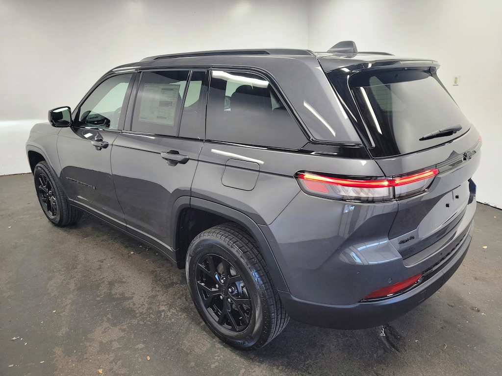New 2025 Jeep Grand Cherokee Laredo Sport Utility