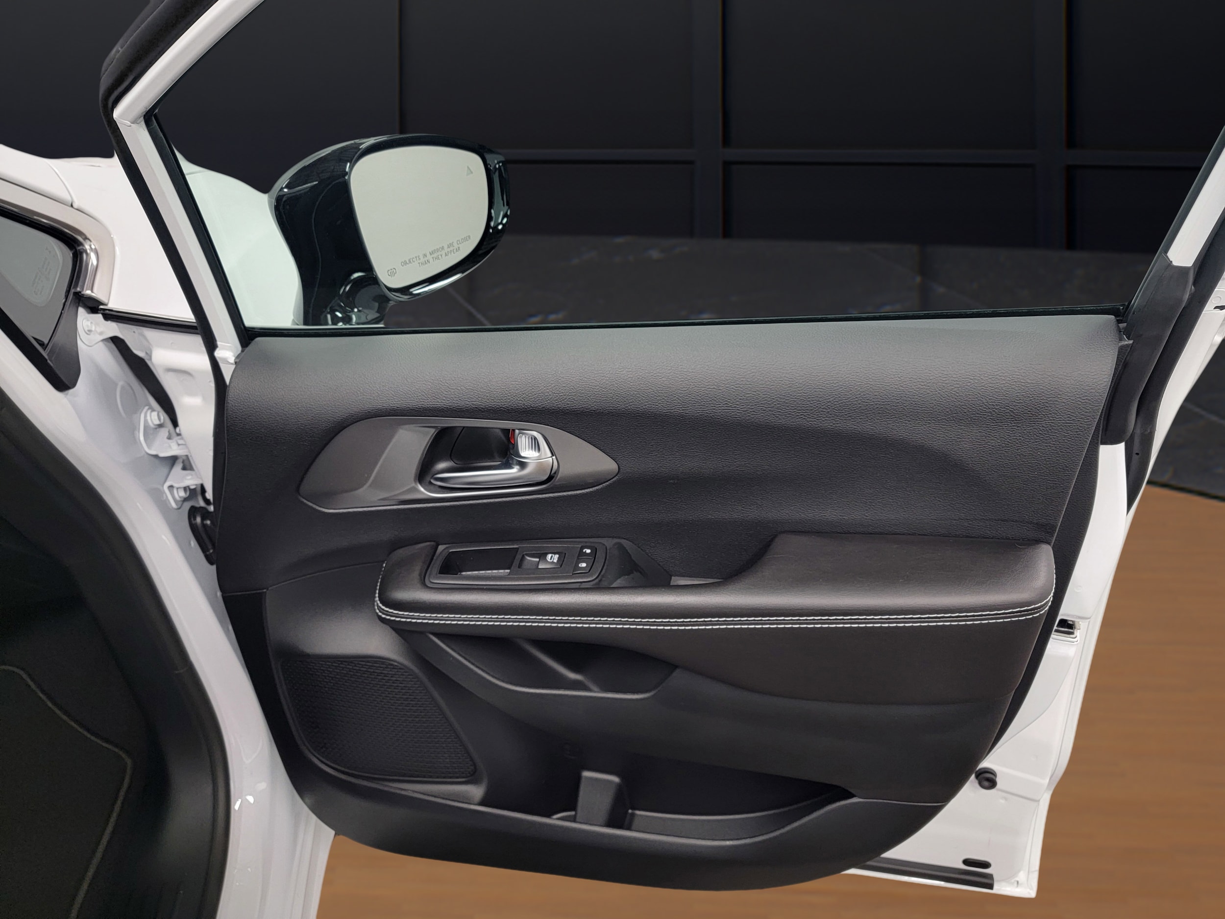 2026 Chrysler Voyager LX - Photo 7