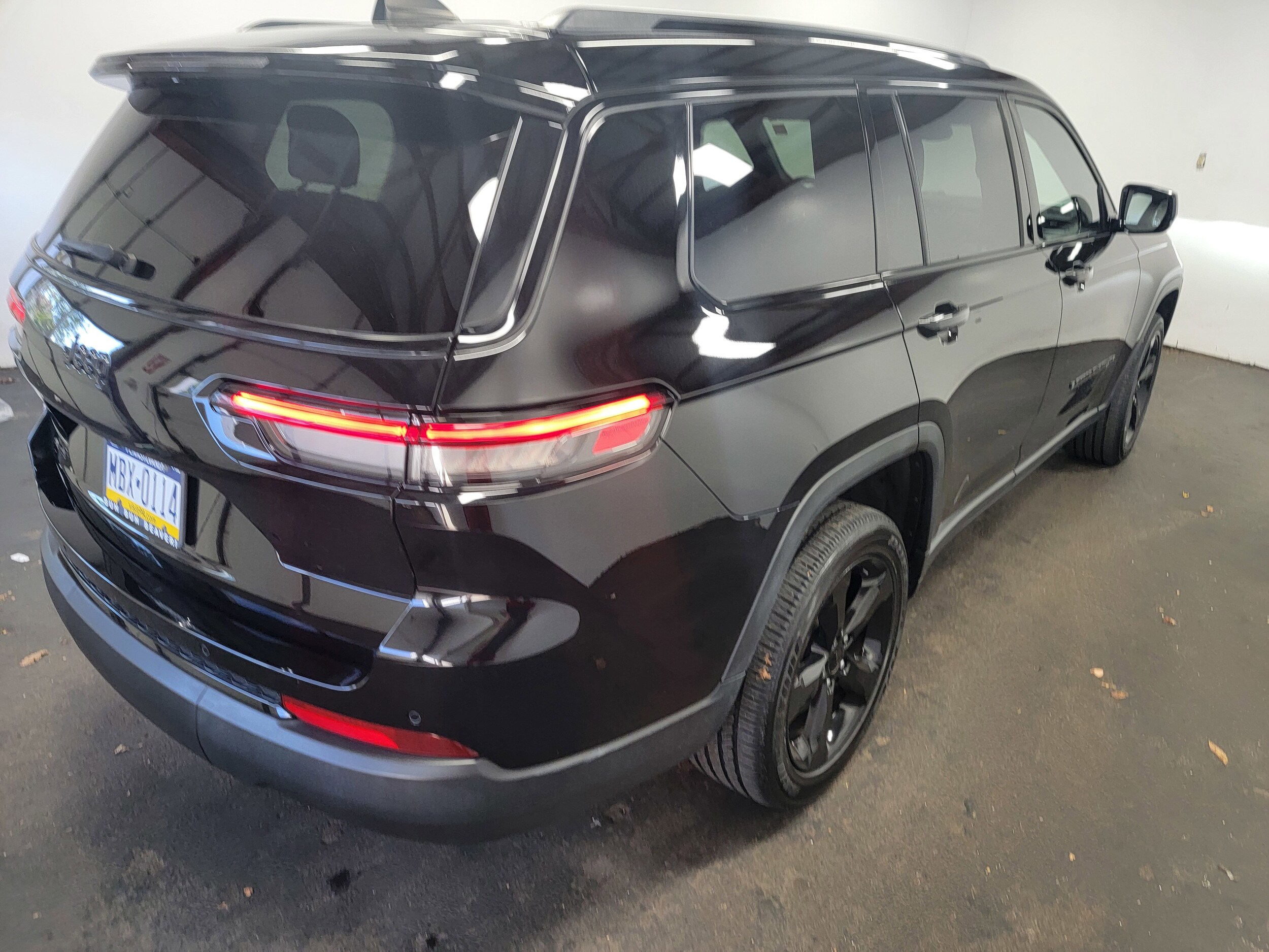 2023 Jeep Grand Cherokee Altitude photo 3