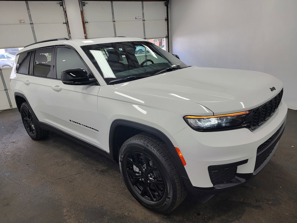New 2025 Jeep Grand Cherokee L Laredo Sport Utility