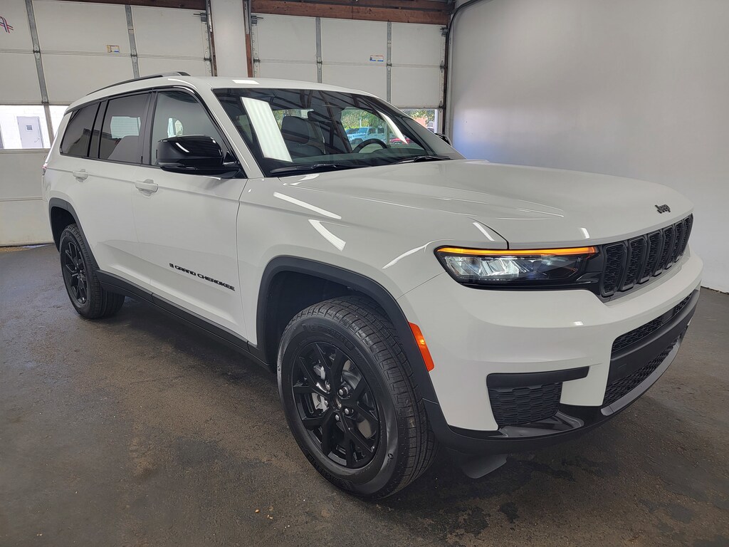 New 2025 Jeep Grand Cherokee L Laredo Sport Utility