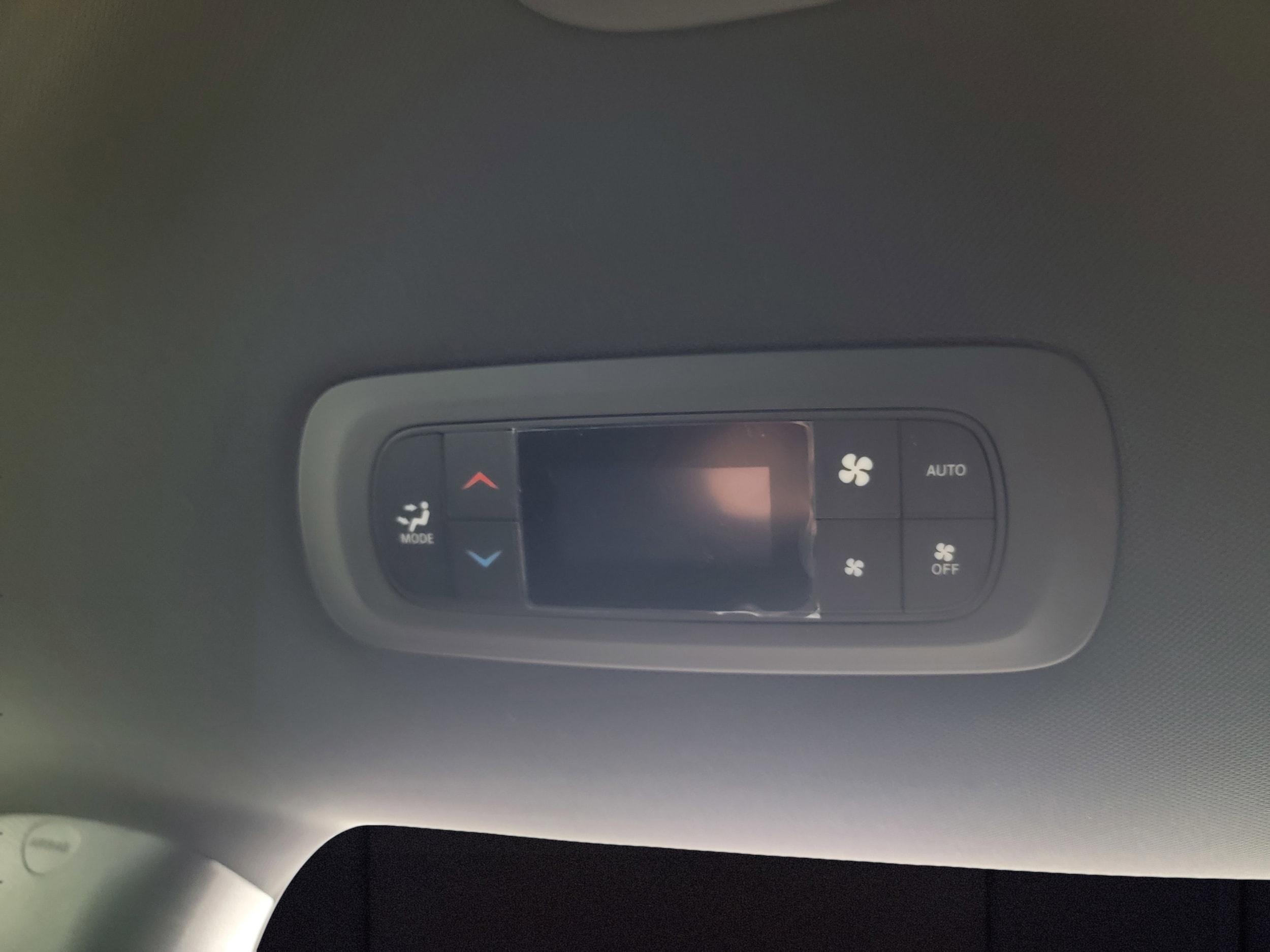 2026 Chrysler Voyager LX - Photo 9