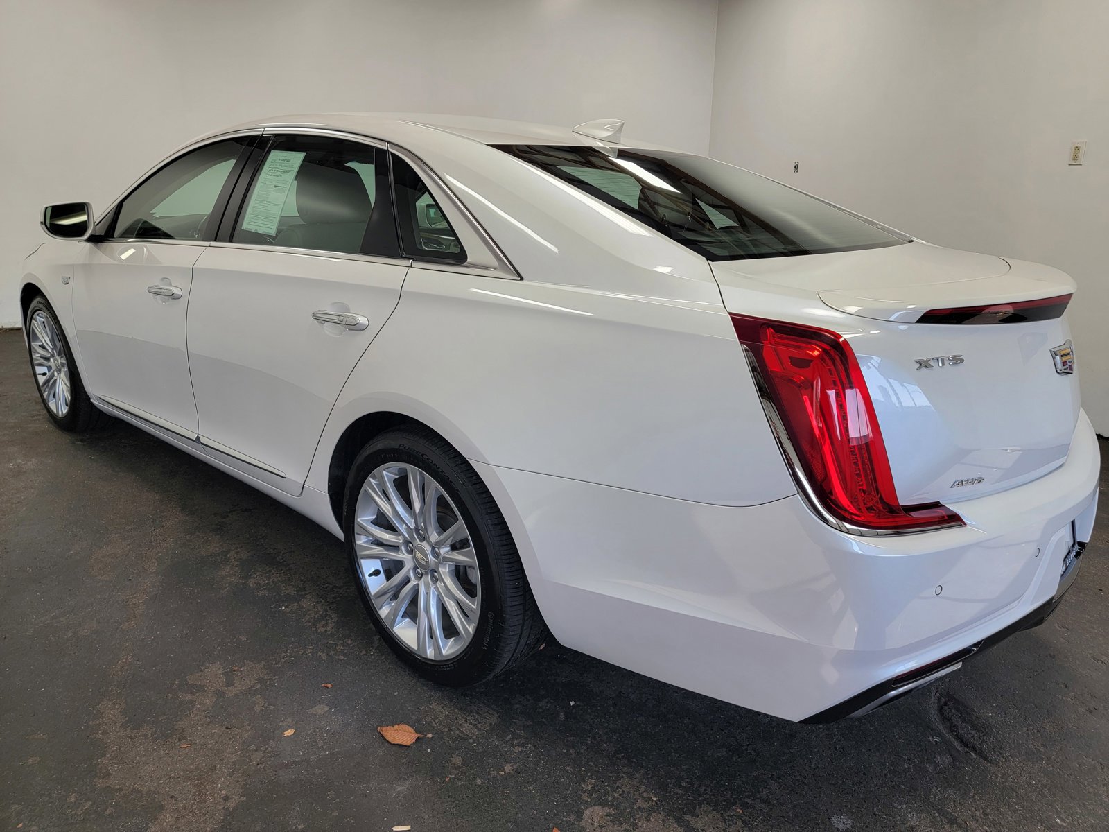 Used 2019 Cadillac XTS Luxury with VIN 2G61N5S39K9139131 for sale in Beaver Falls, PA