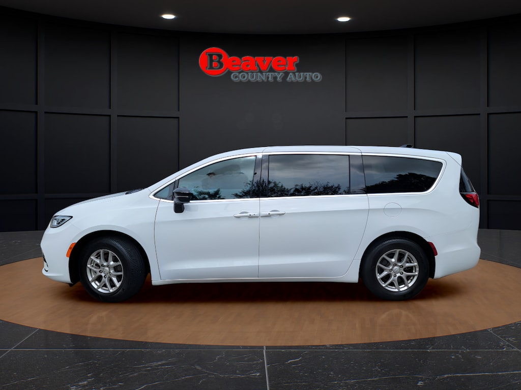 Used 2025 Chrysler Pacifica Select Select FWD