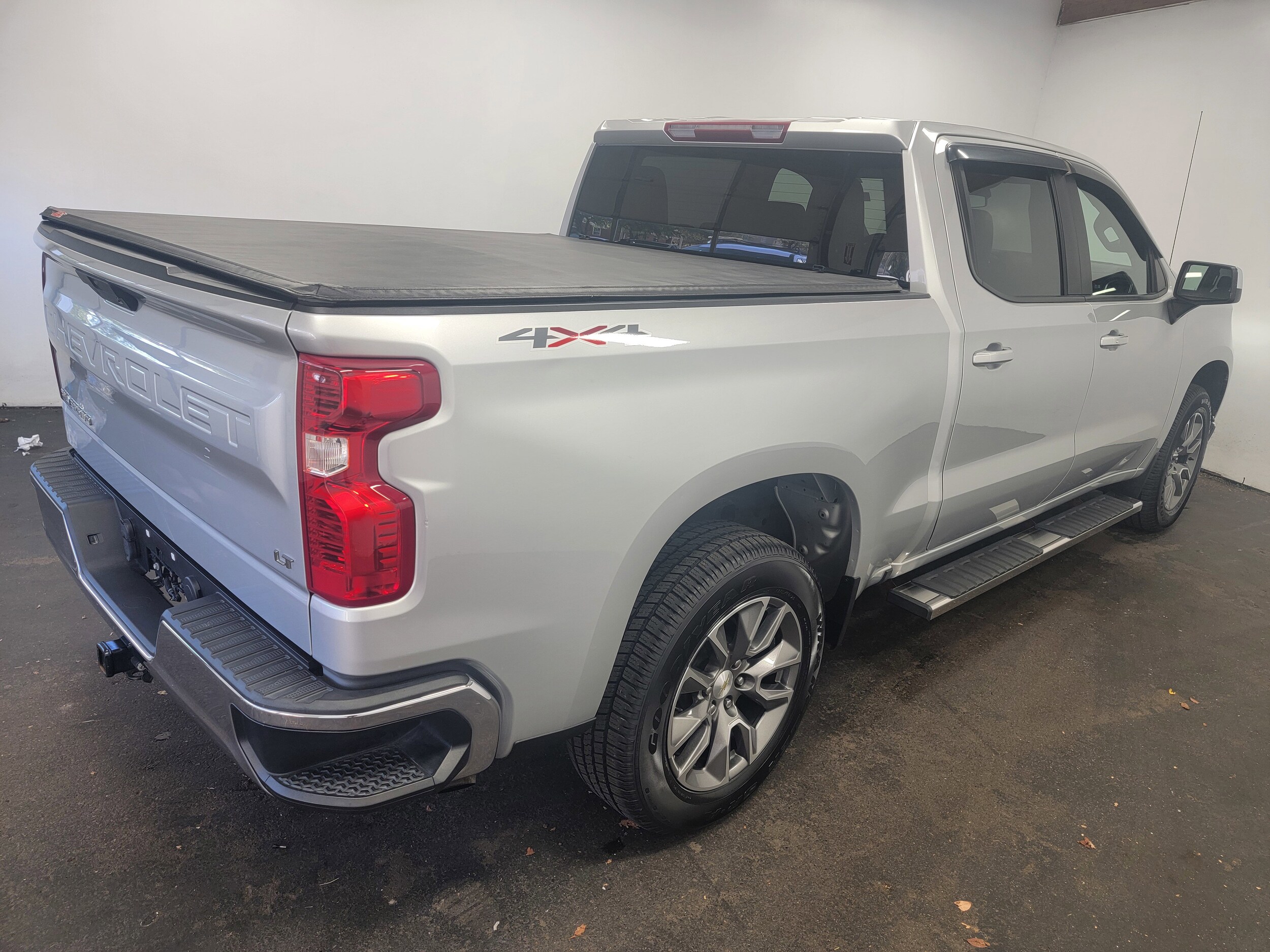 2022 Chevrolet Silverado 1500 LT photo 3