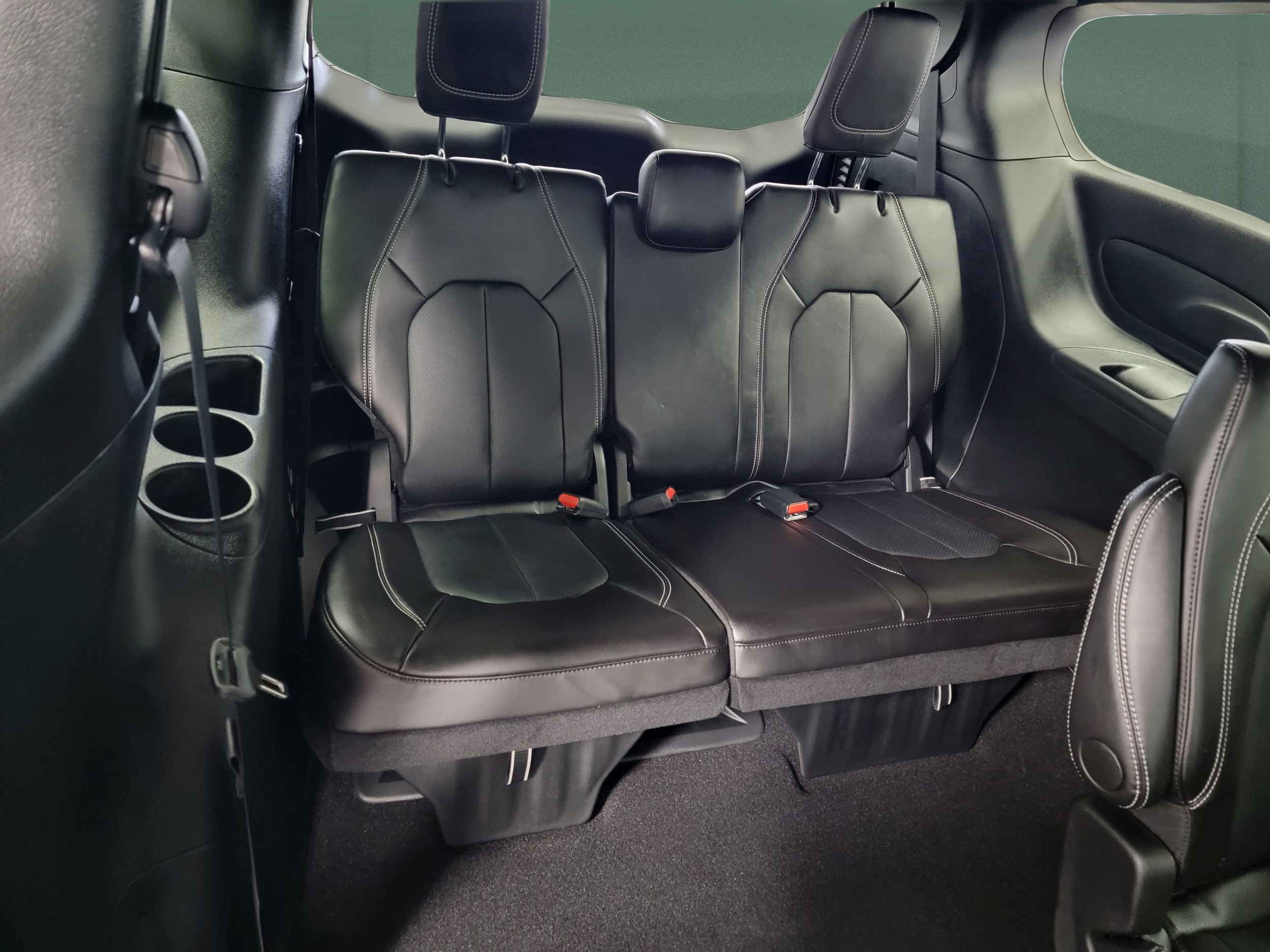 2026 Chrysler Voyager LX - Photo 10