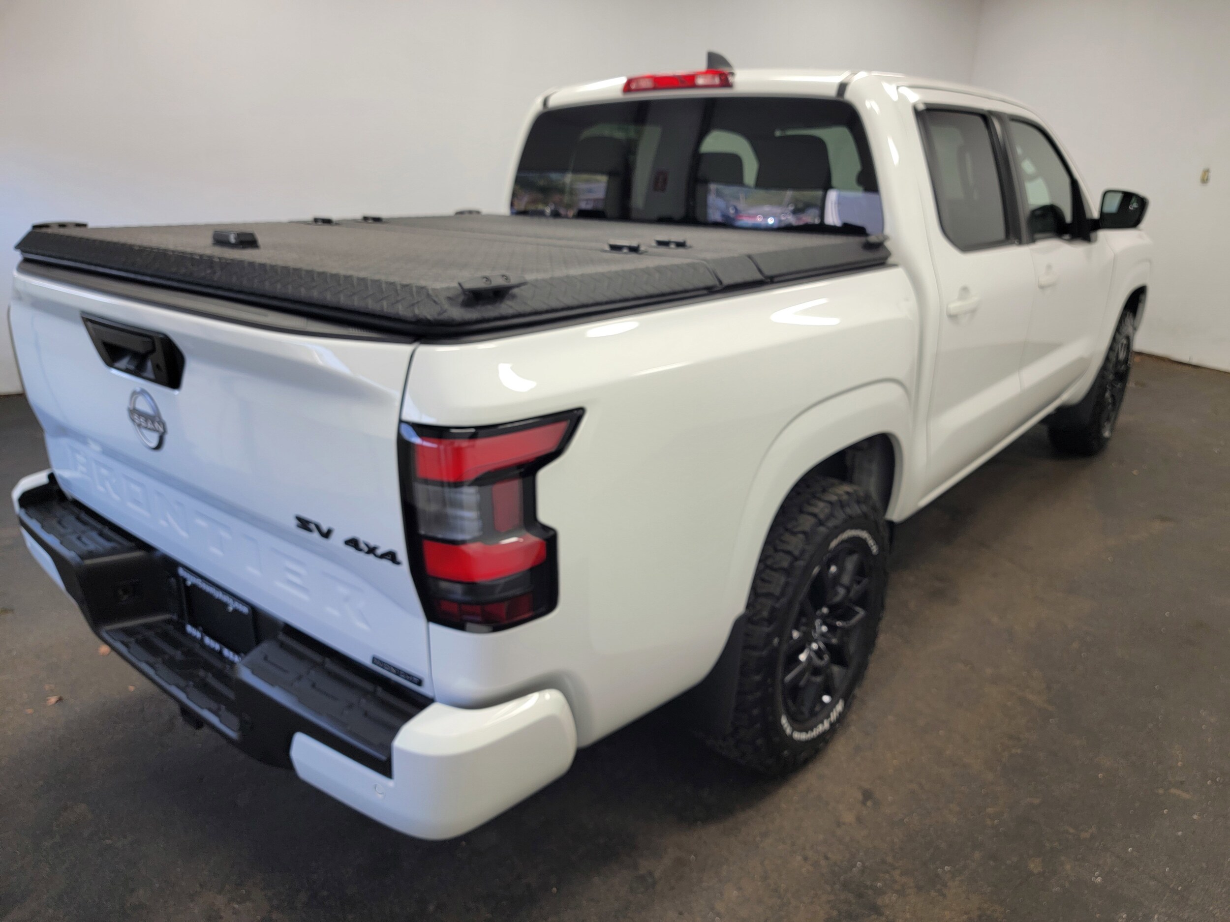 2023 Nissan Frontier Crew Cab SV photo 2