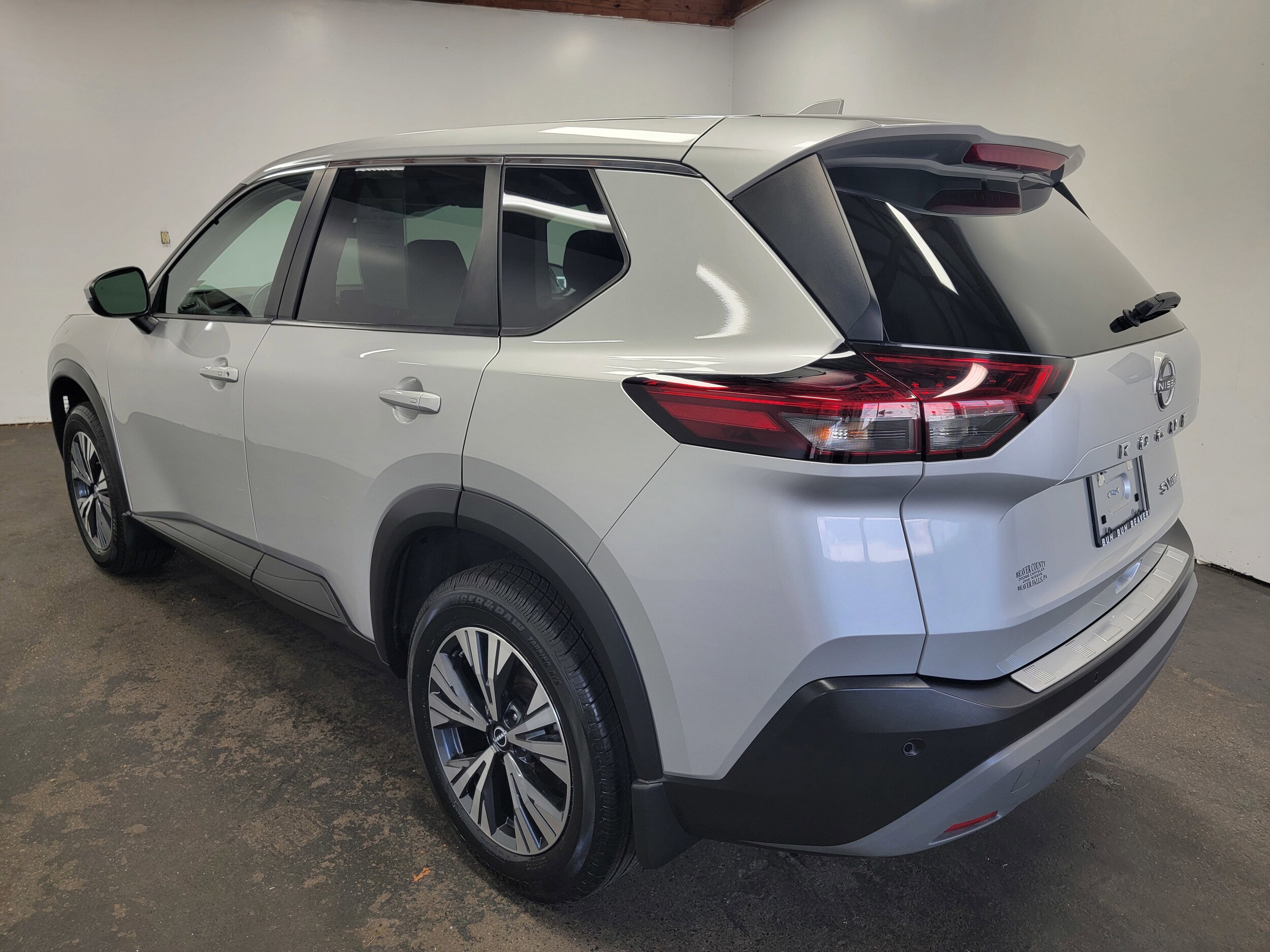 2022 Nissan Rogue SV photo 2
