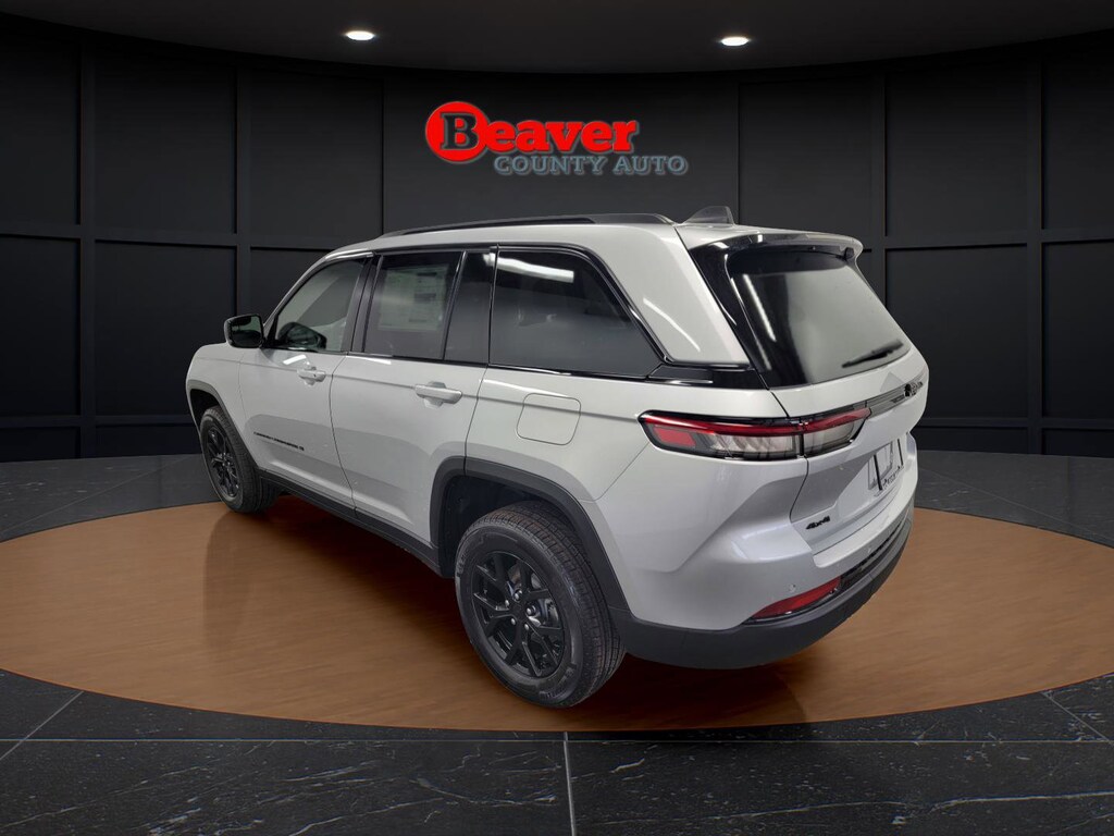 New 2025 Jeep Grand Cherokee Laredo Sport Utility