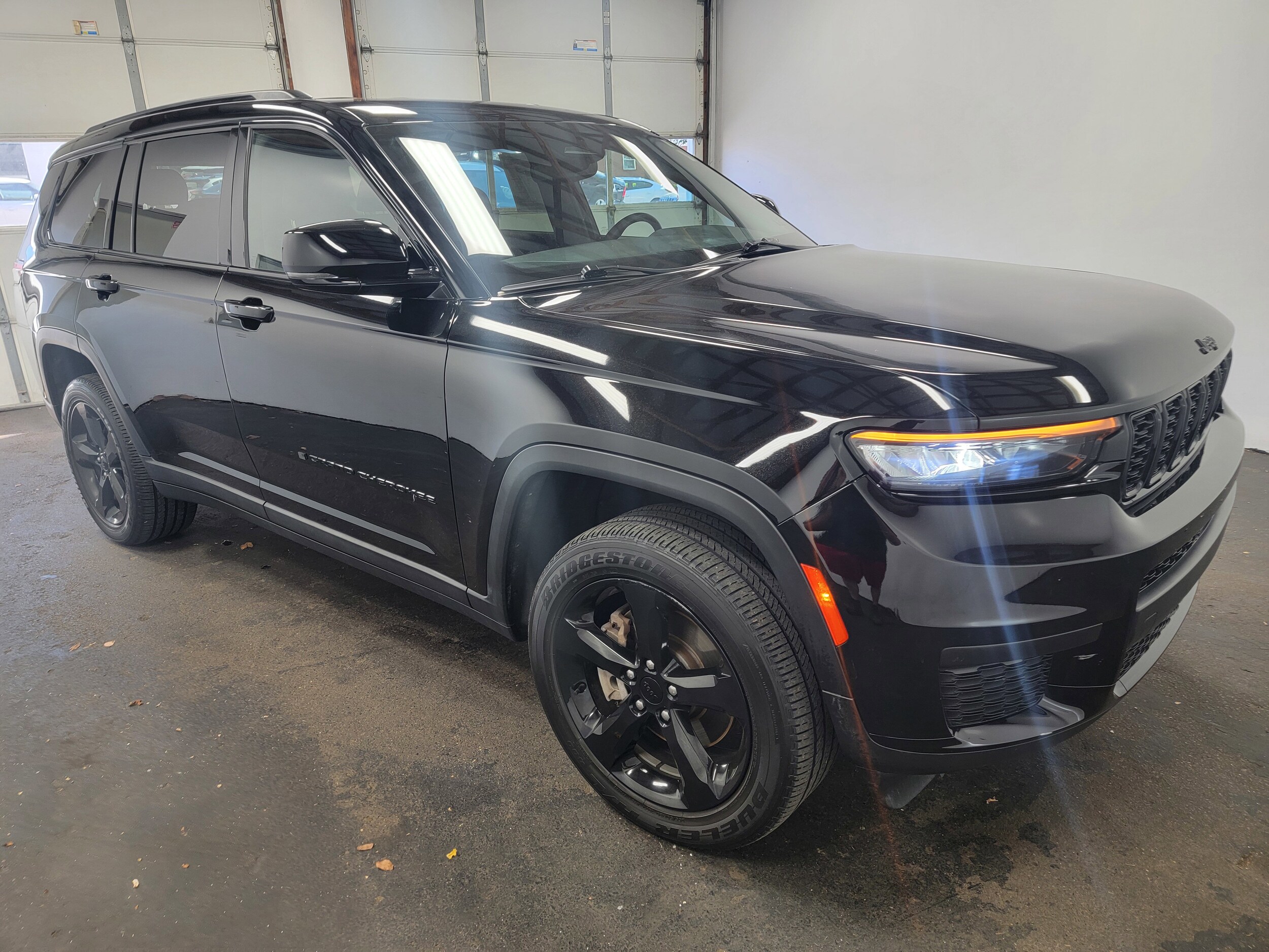 2023 Jeep Grand Cherokee Altitude photo 4