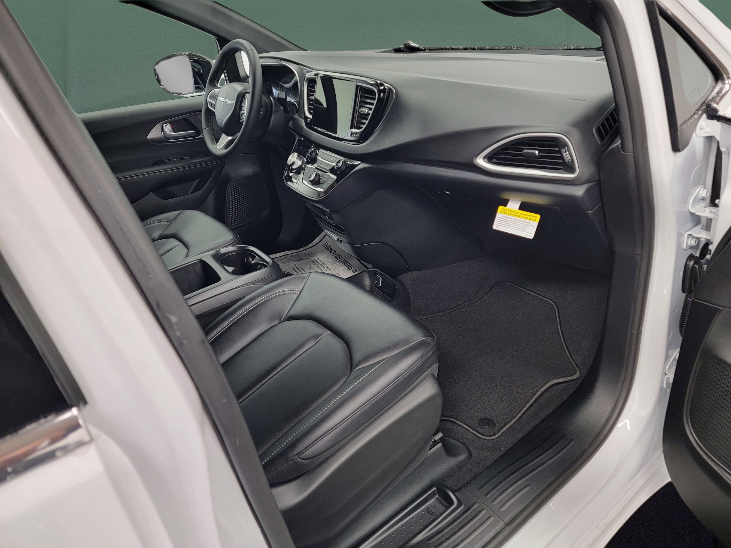 2026 Chrysler Voyager LX - Photo 6