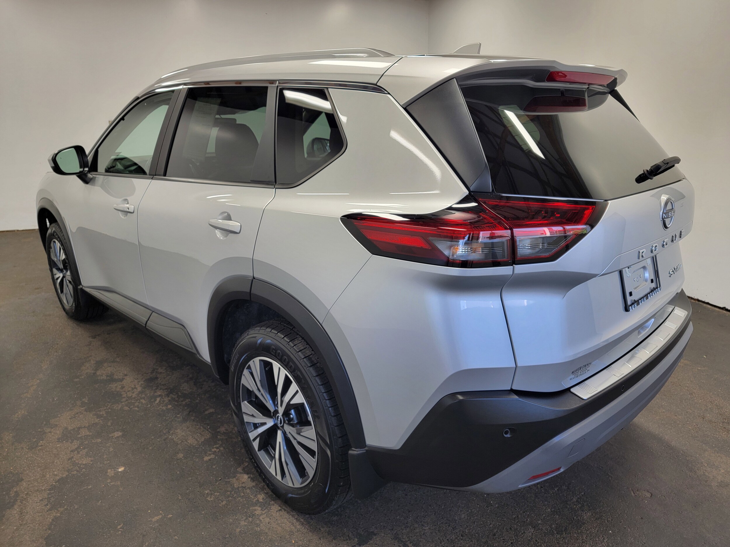 2023 Nissan Rogue SV photo 2