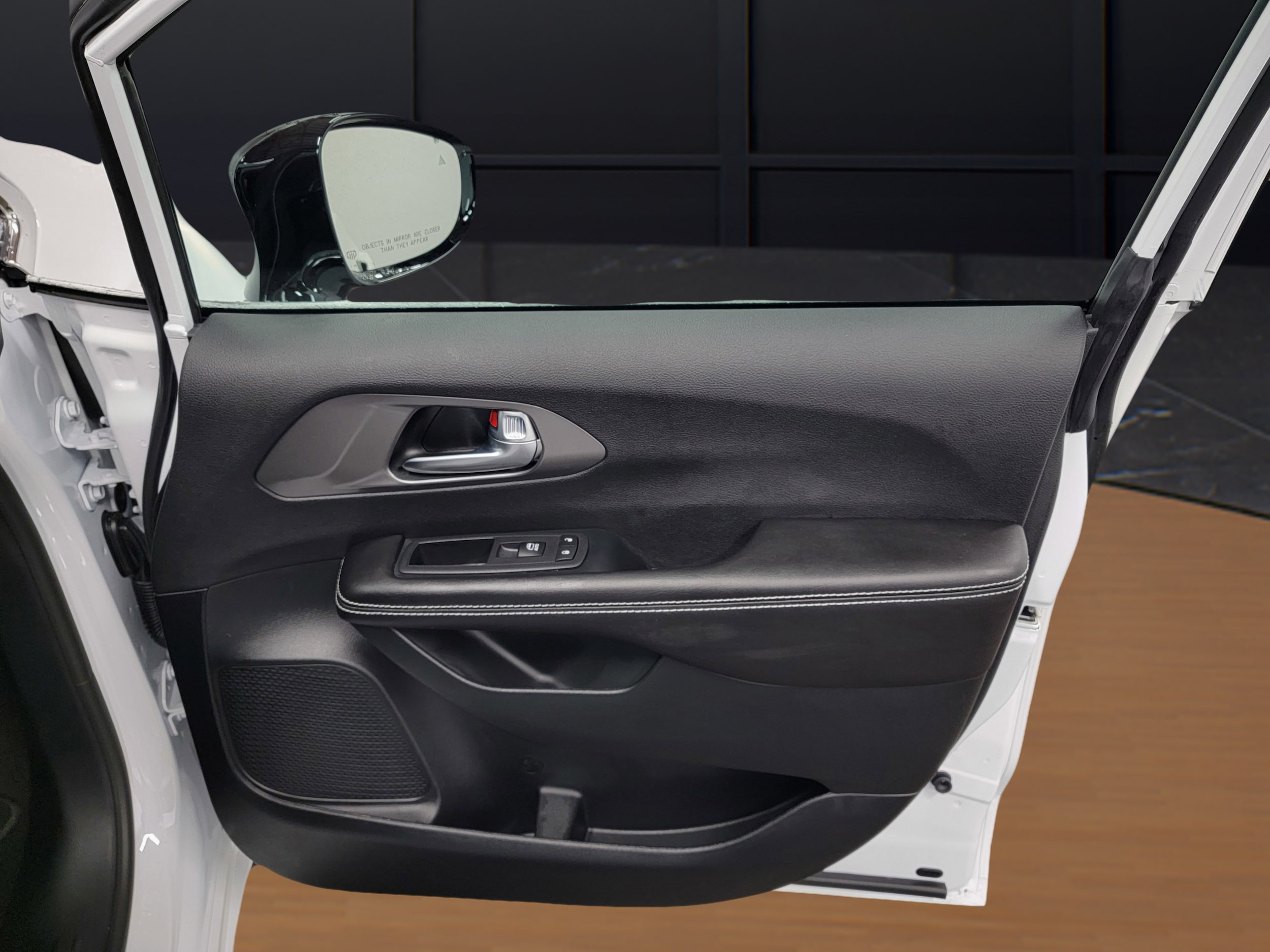 2026 Chrysler Voyager LX - Photo 7