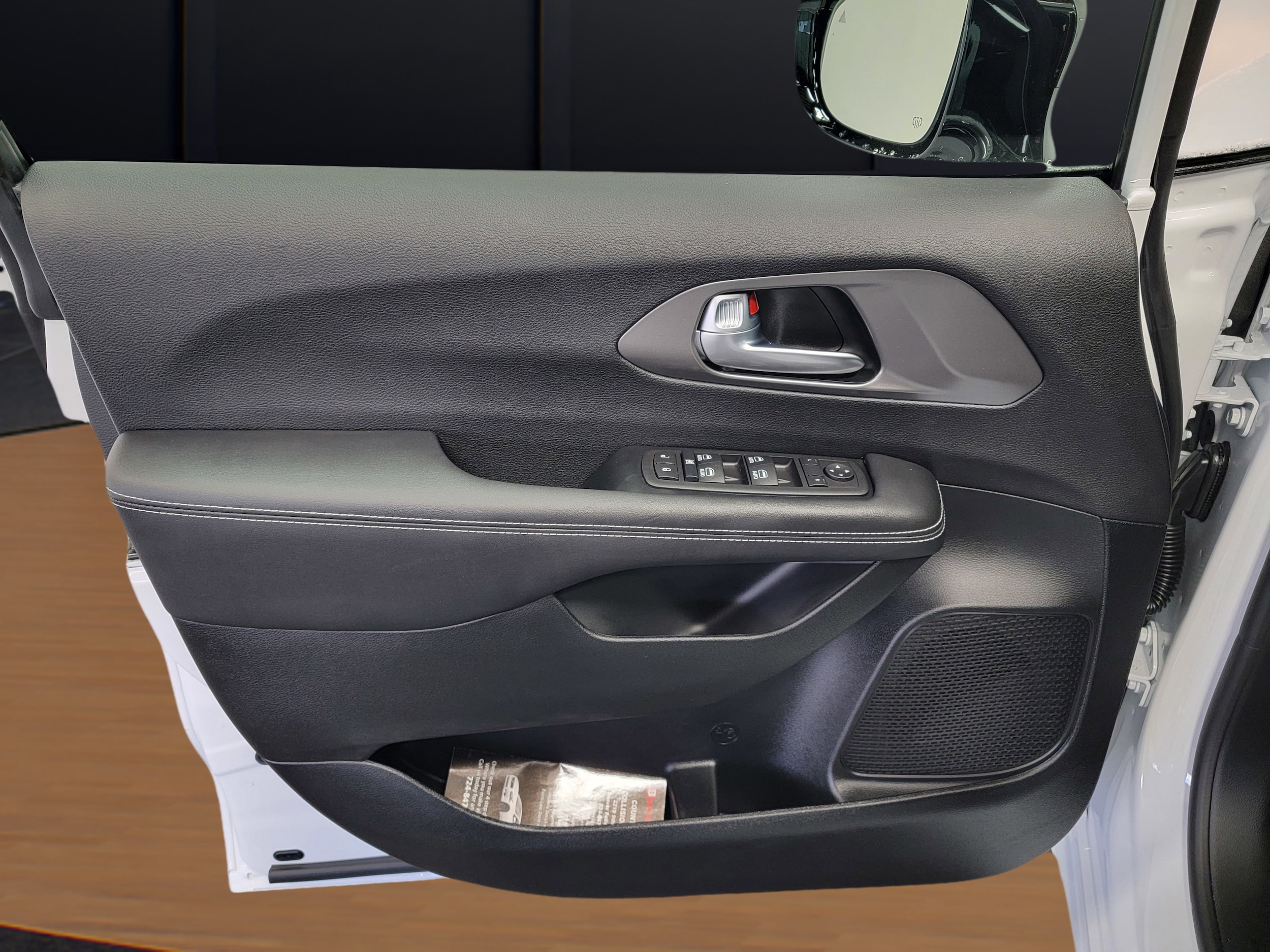 2026 Chrysler Voyager LX - Photo 25
