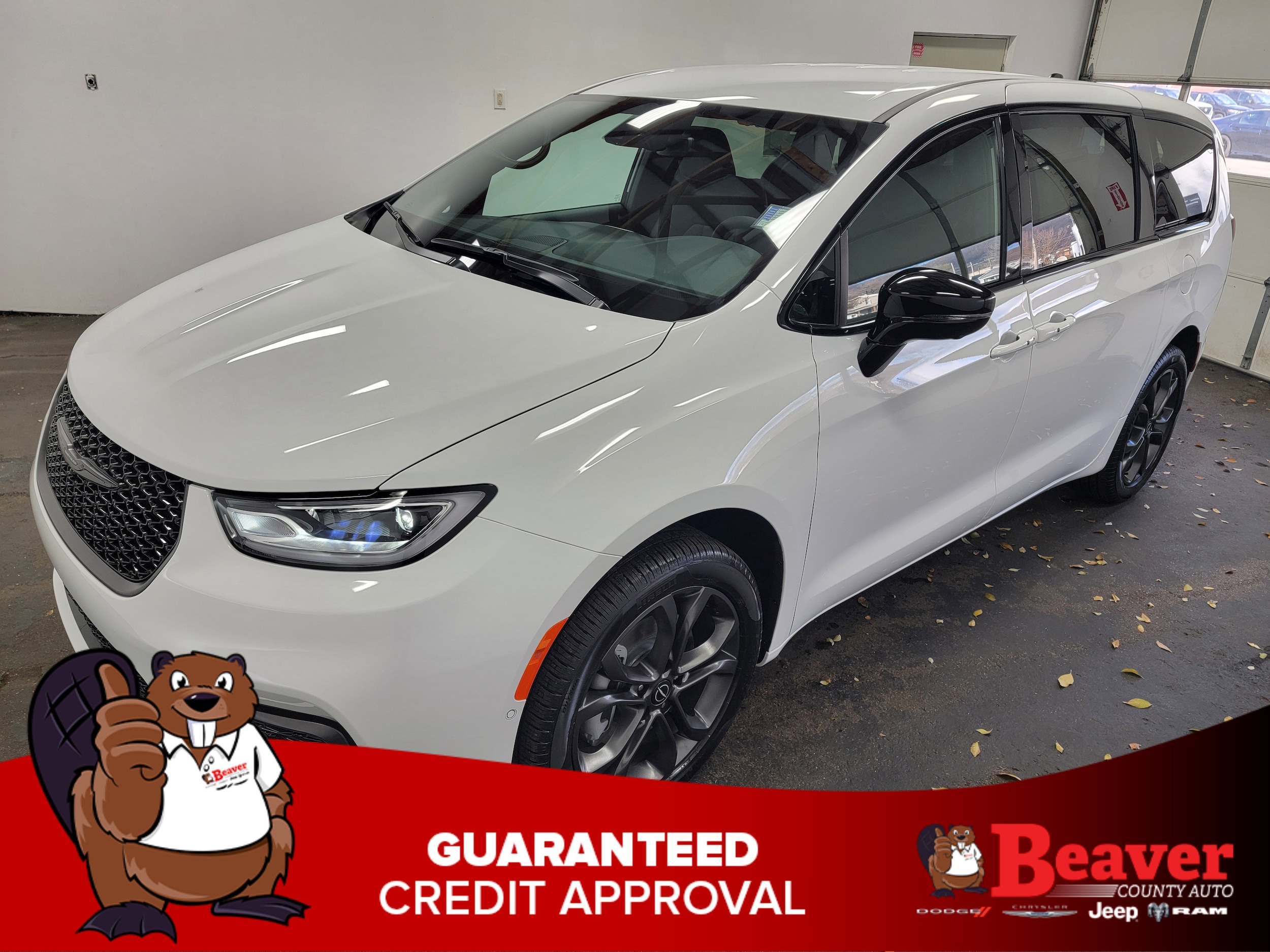 2026 Chrysler Pacifica Select's photo