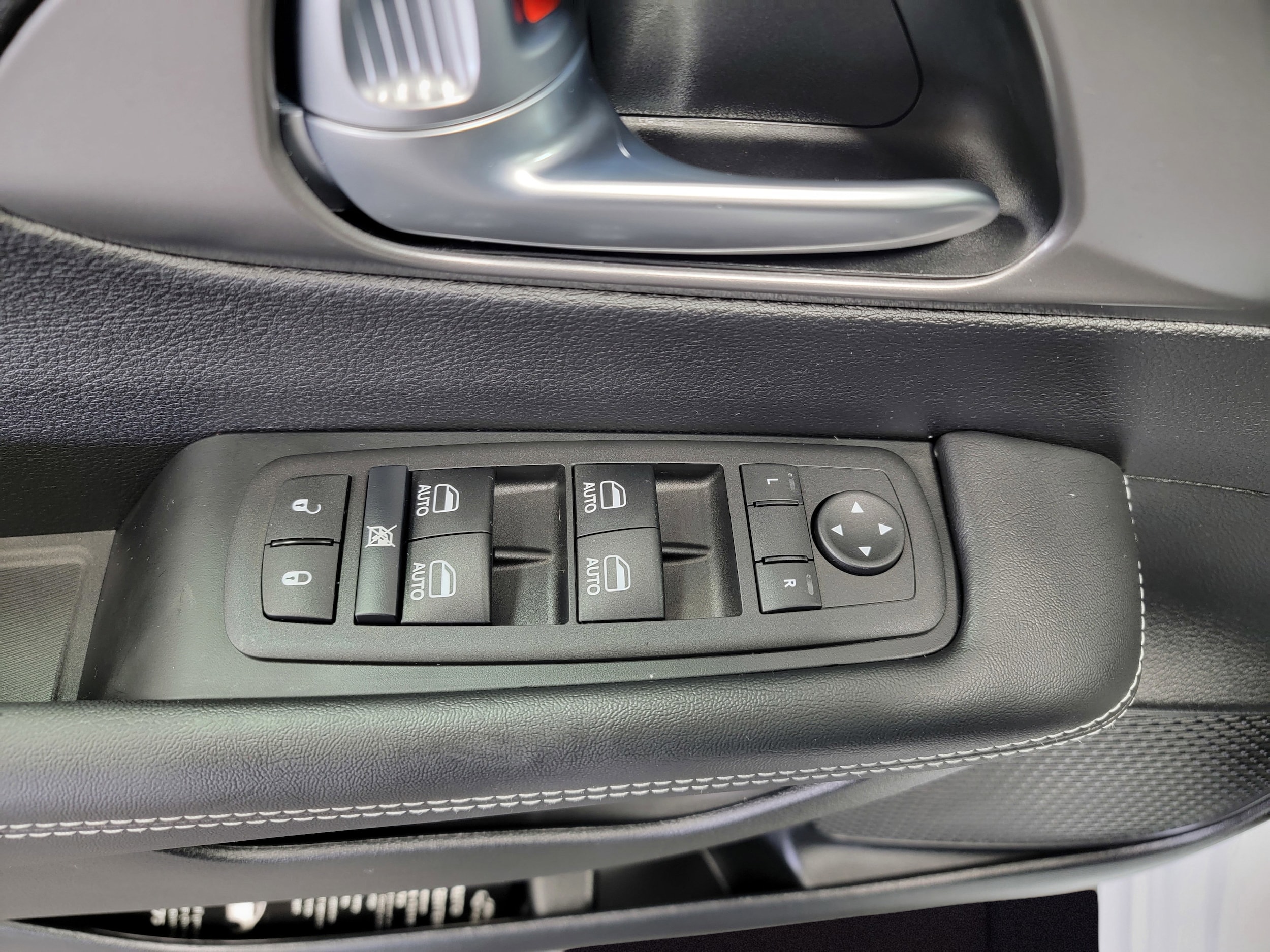 2026 Chrysler Voyager LX - Photo 26
