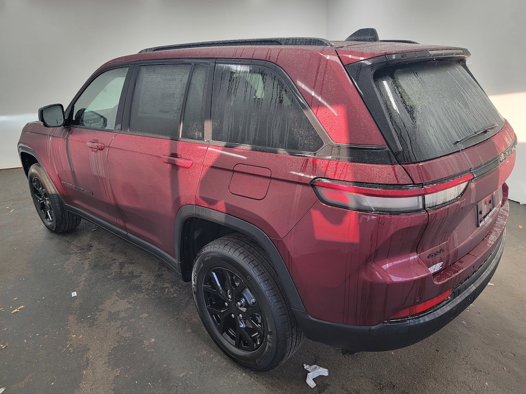 New 2025 Jeep Grand Cherokee Laredo Sport Utility