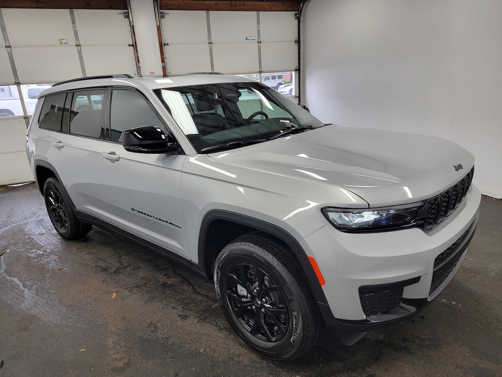 New 2025 Jeep Grand Cherokee L Laredo Sport Utility