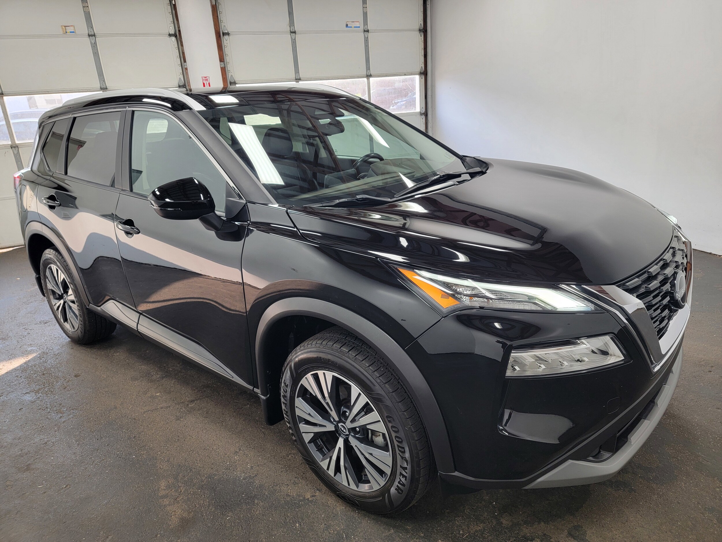 2023 Nissan Rogue SV photo 3