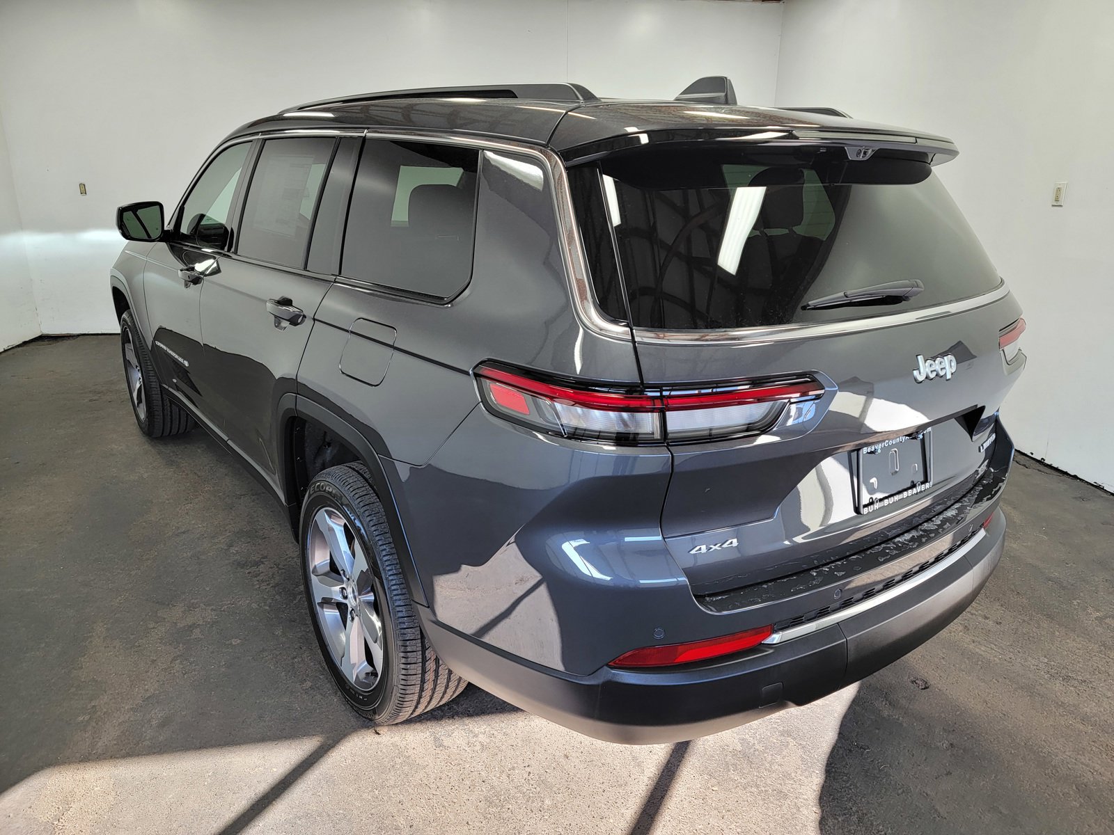 2025 Jeep Grand Cherokee Limited photo 2