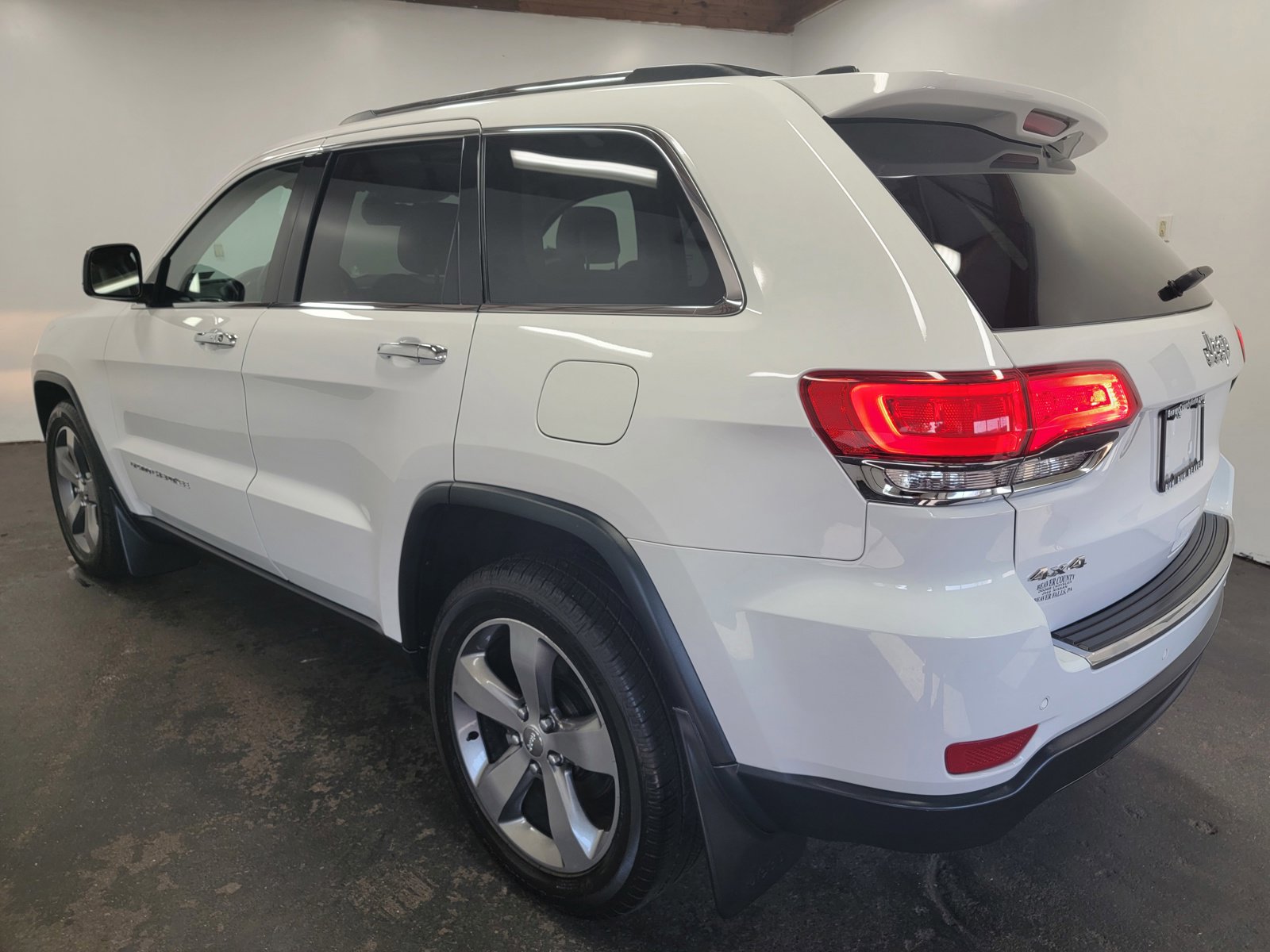 Used 2015 Jeep Grand Cherokee Limited with VIN 1C4RJFBG2FC711840 for sale in Beaver Falls, PA