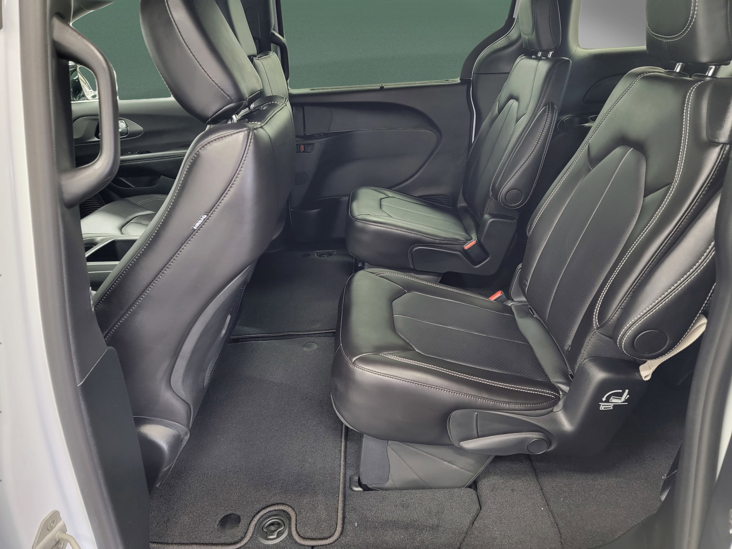 2026 Chrysler Voyager LX - Photo 15