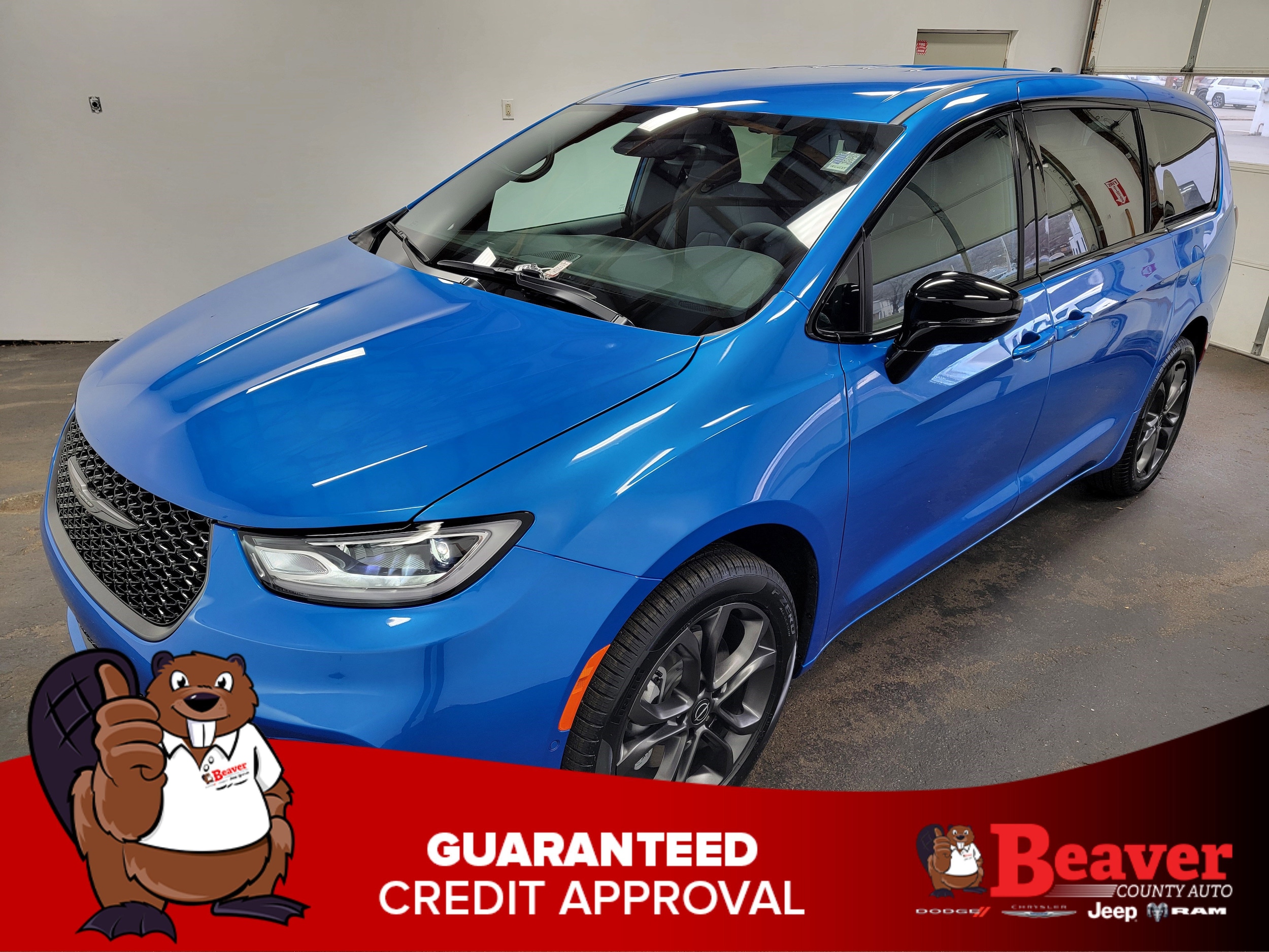 2026 Chrysler Pacifica Select's photo