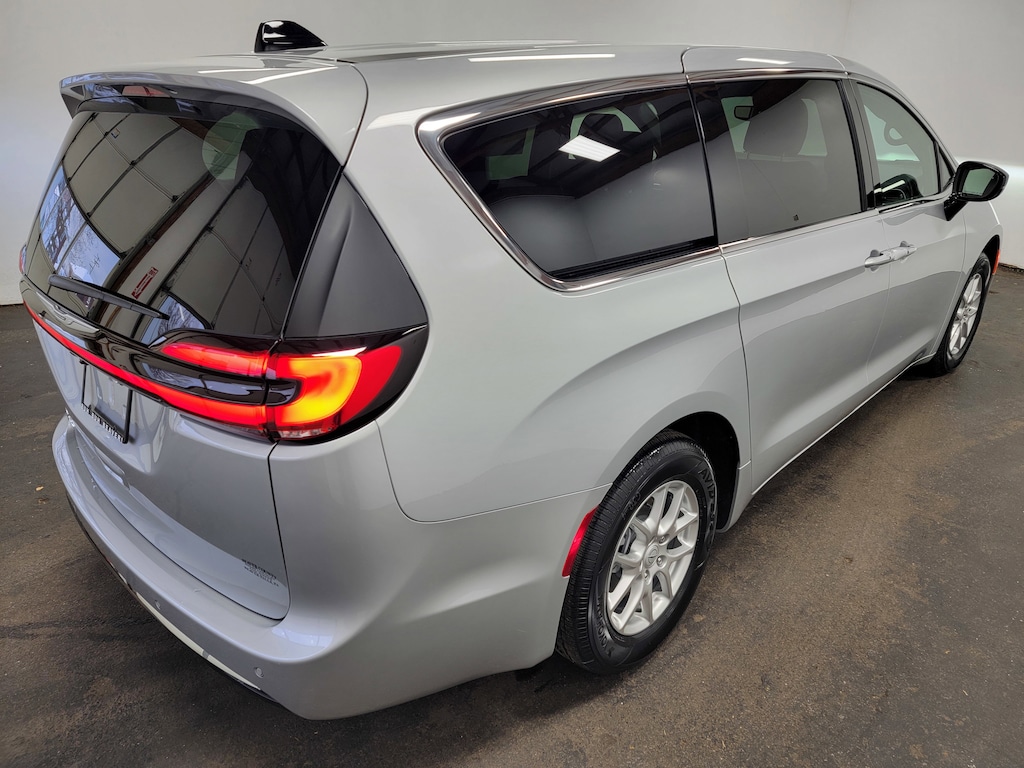 New 2026 Chrysler Pacifica Select Passenger Van