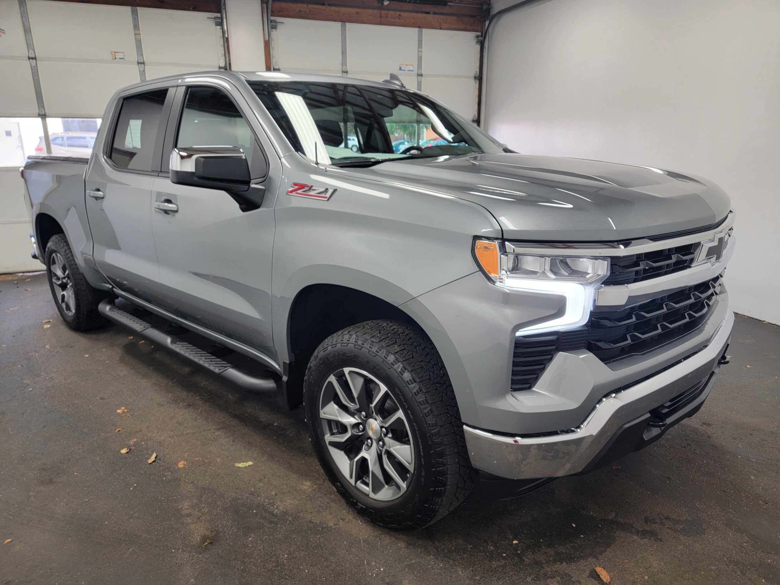 2025 Chevrolet Silverado 1500 photo 2