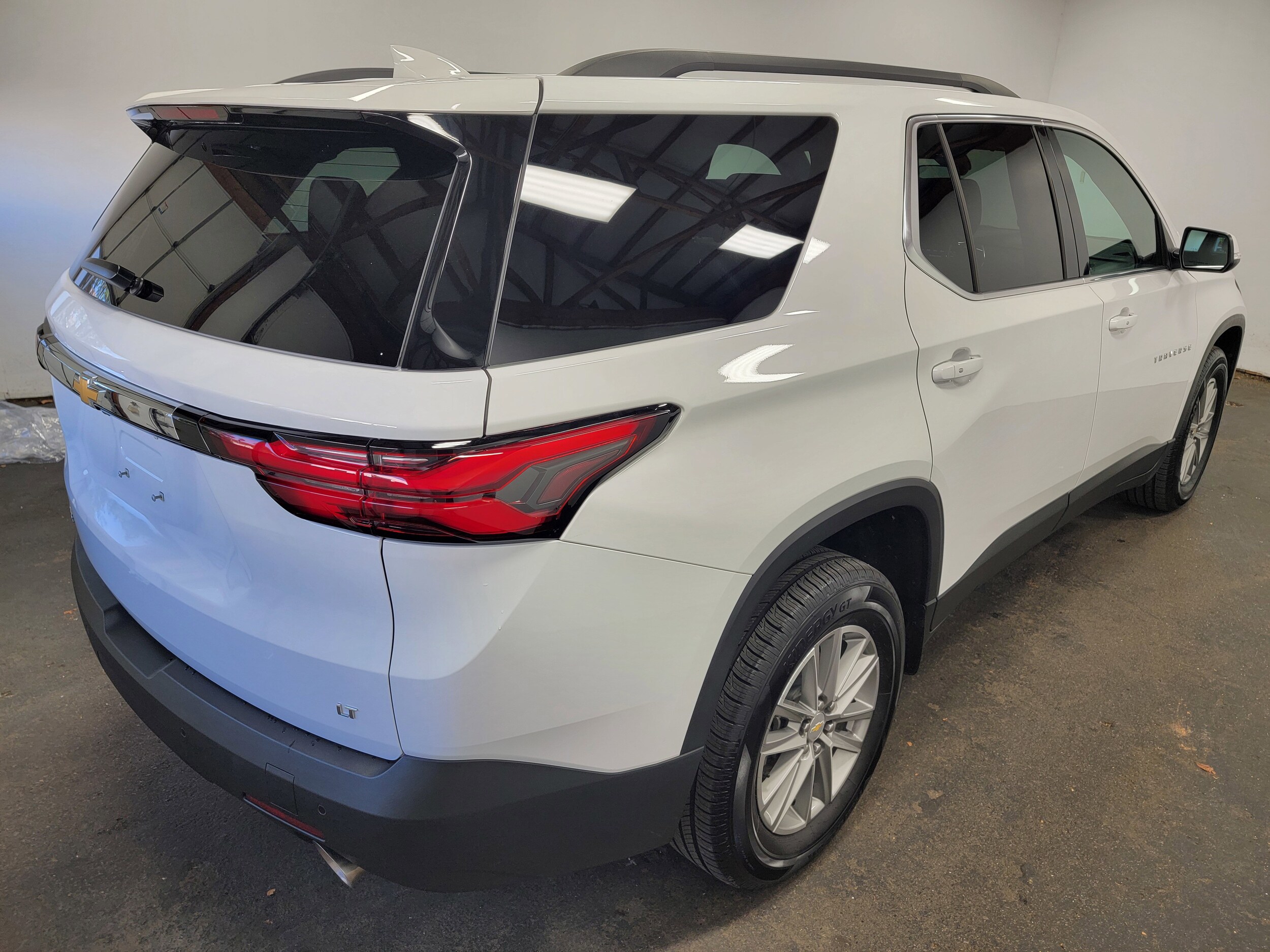 2022 Chevrolet Traverse Leather photo 2