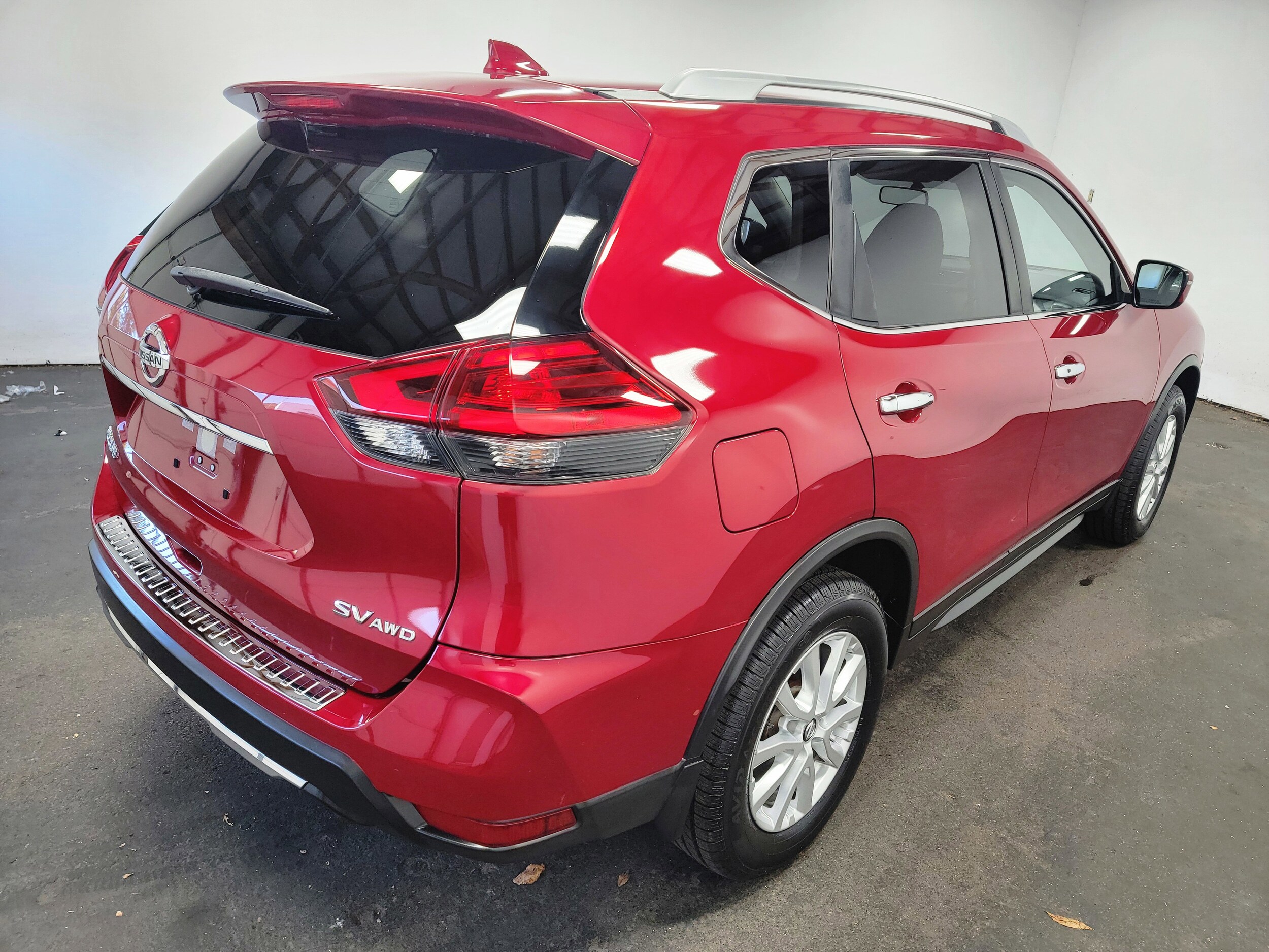 2017 Nissan Rogue SV photo 2