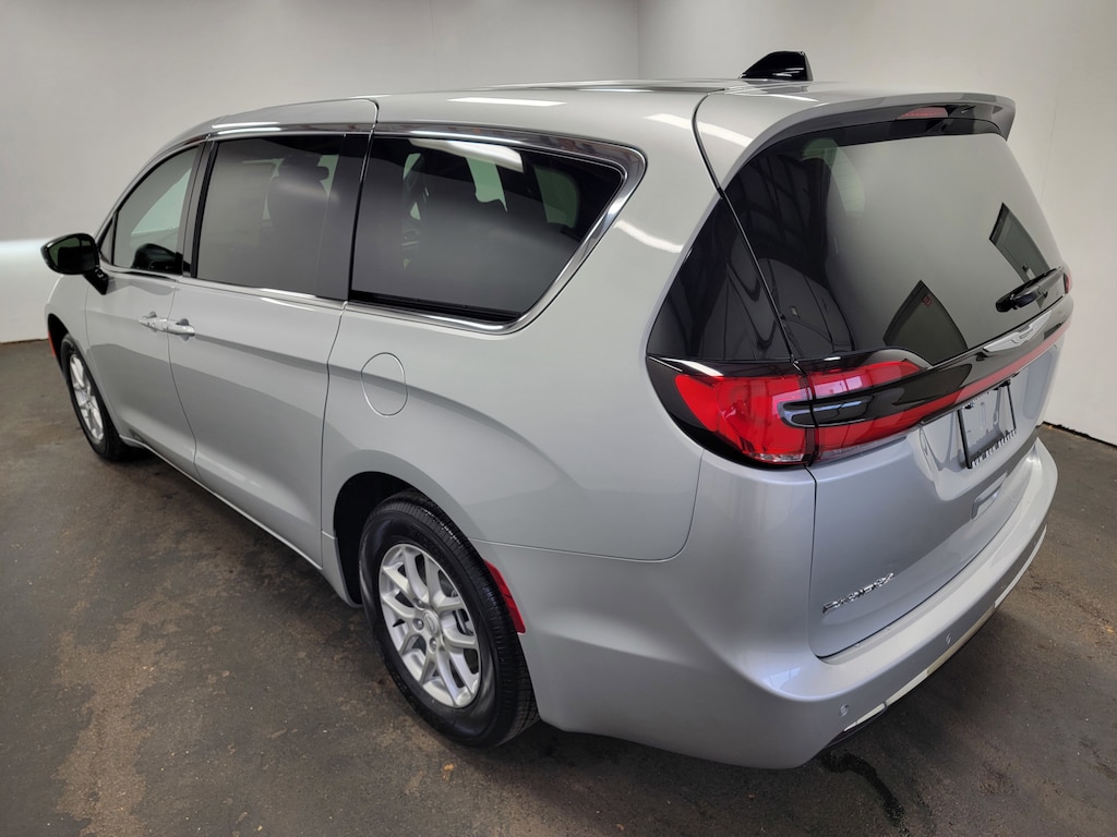 New 2026 Chrysler Pacifica Select Passenger Van