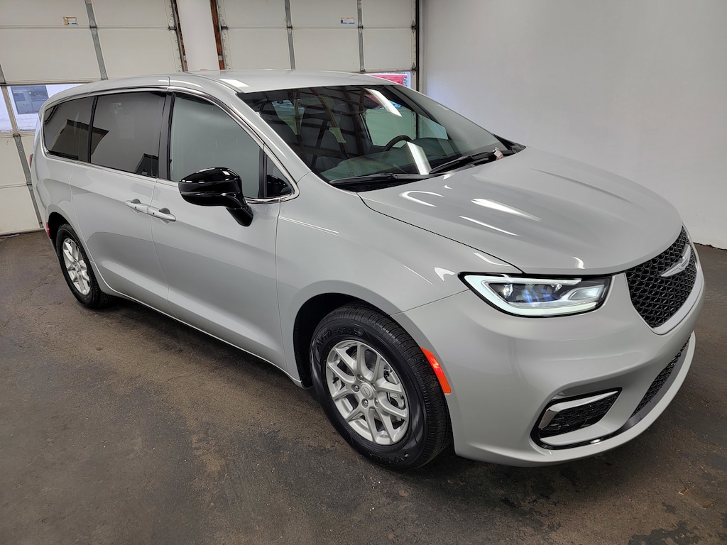 New 2026 Chrysler Pacifica Select Passenger Van