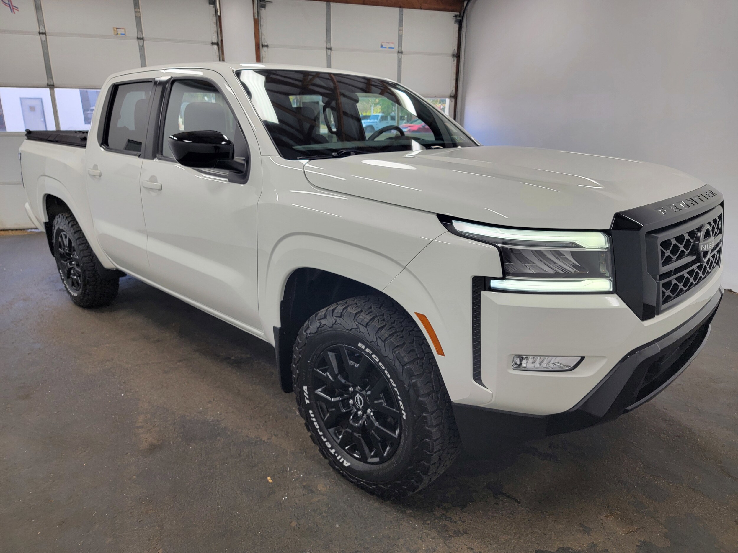 2023 Nissan Frontier Crew Cab SV photo 3