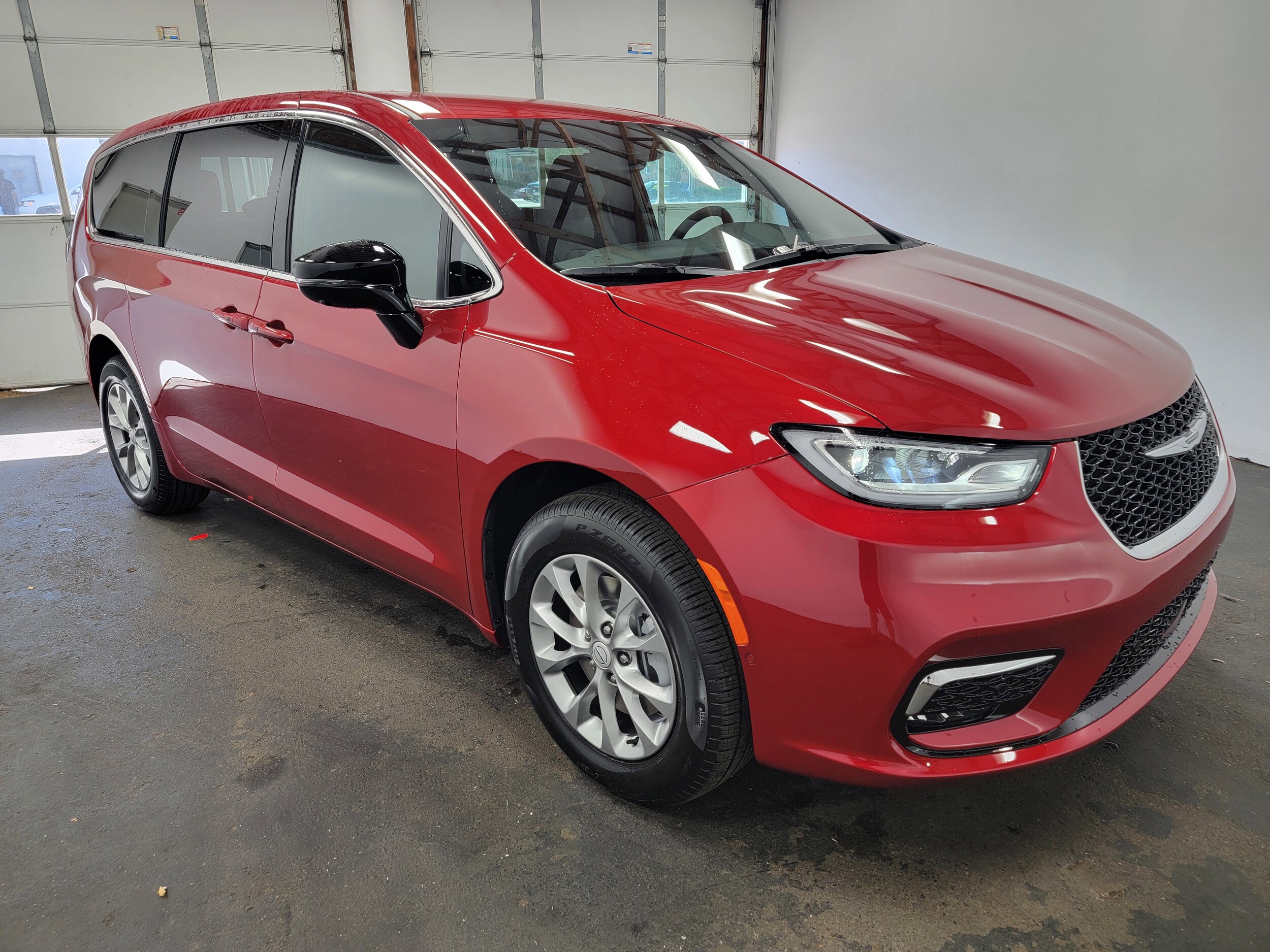 2026 Chrysler Pacifica photo 4