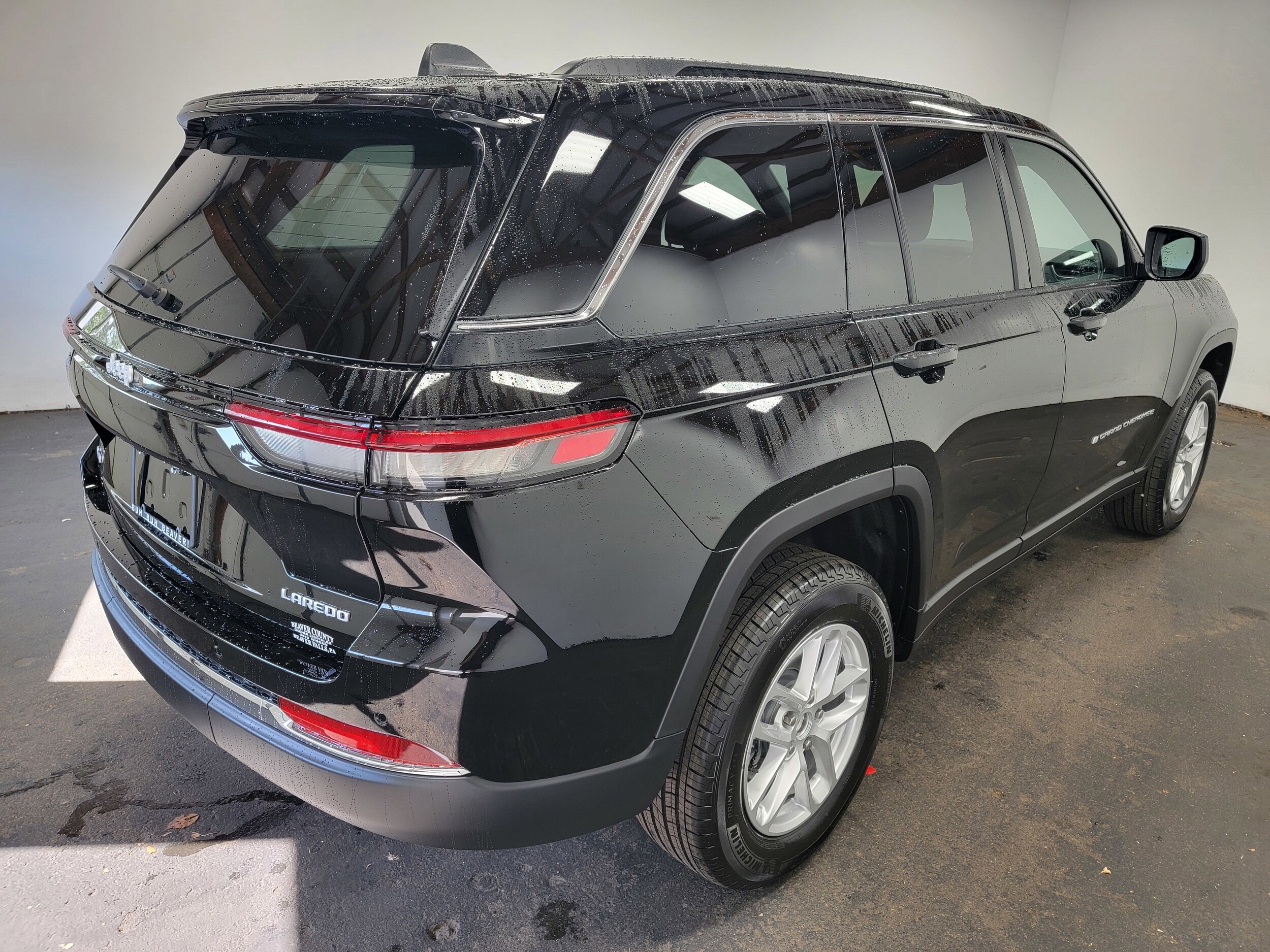 2025 Jeep Grand Cherokee Laredo photo 3