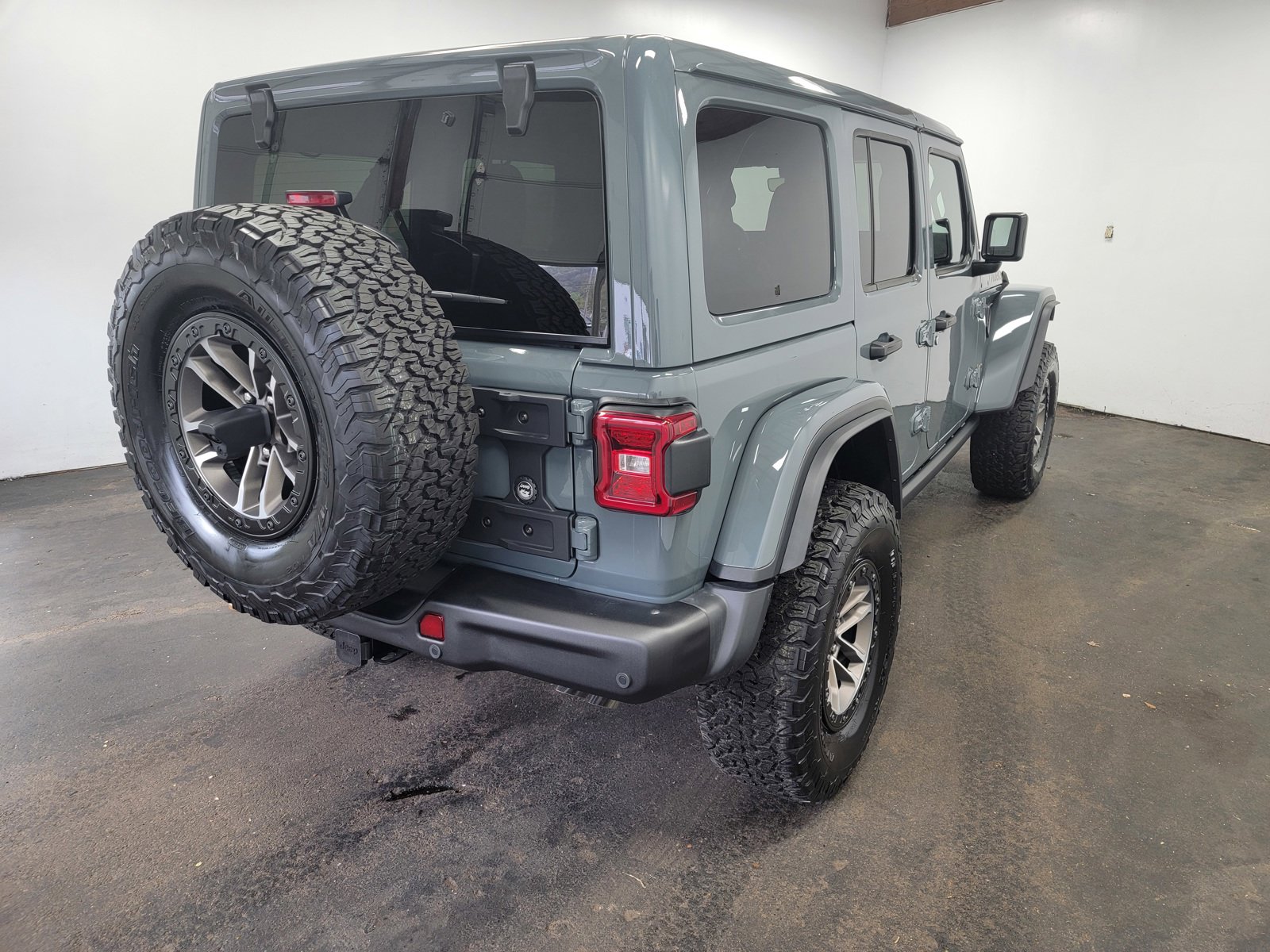 2024 Jeep Wrangler Rubicon 392 photo 3