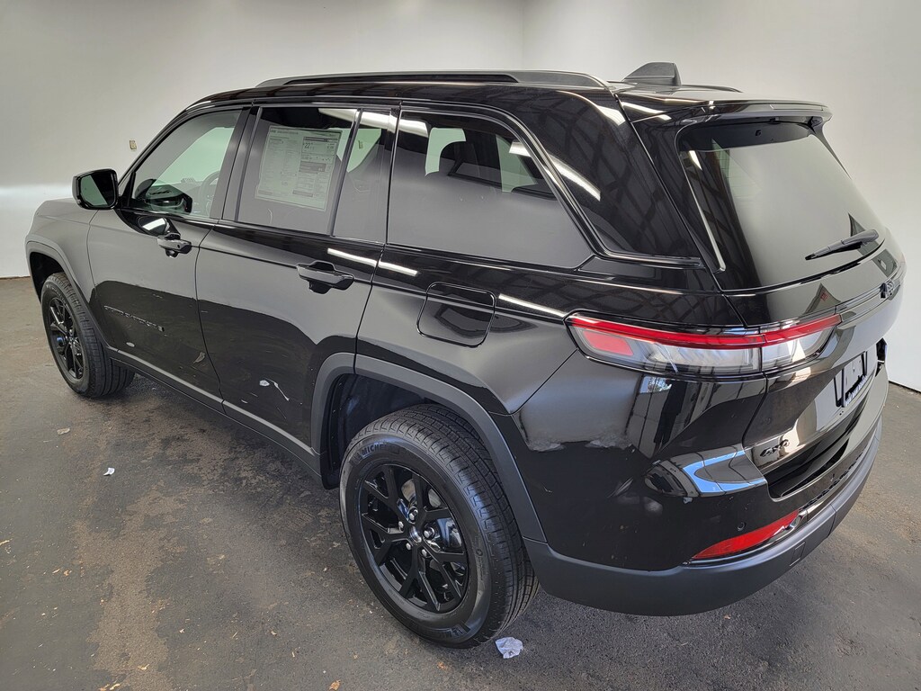 New 2025 Jeep Grand Cherokee Laredo Sport Utility