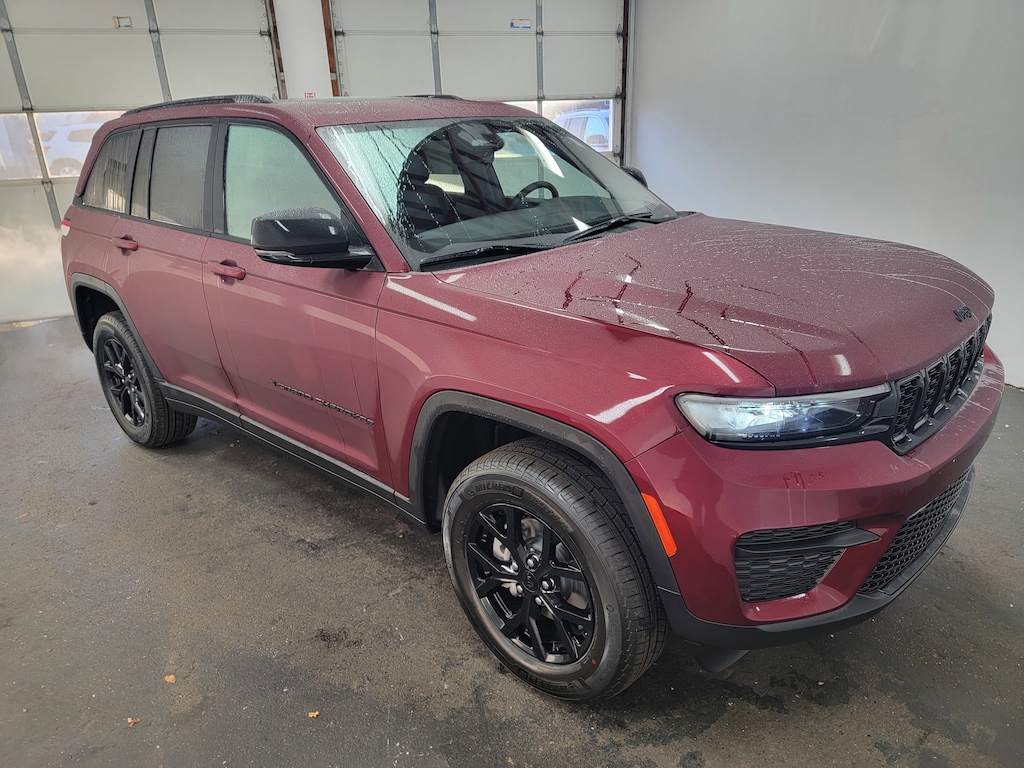 New 2025 Jeep Grand Cherokee Laredo Sport Utility