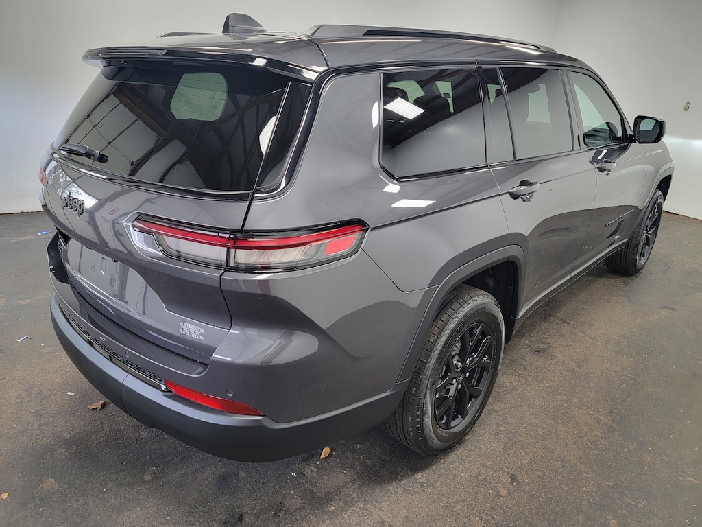 New 2025 Jeep Grand Cherokee L Laredo Sport Utility