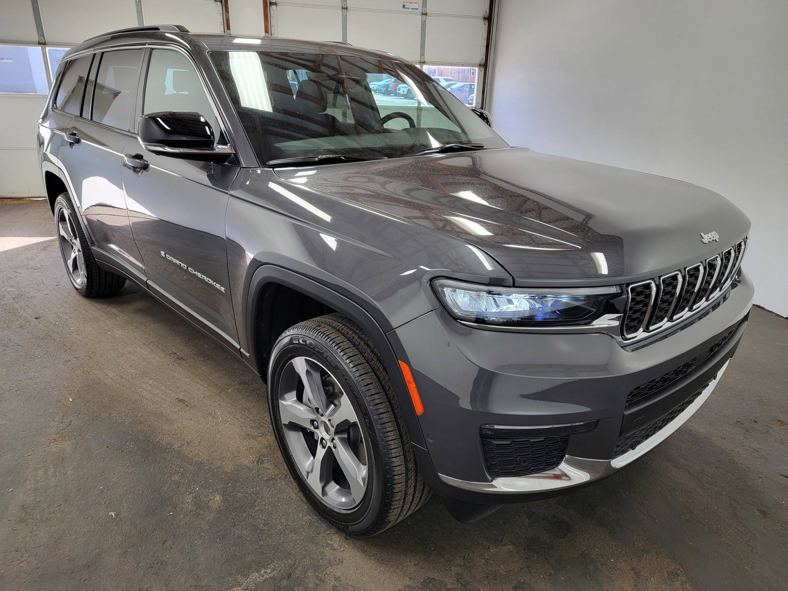 2025 Jeep Grand Cherokee Limited photo 4