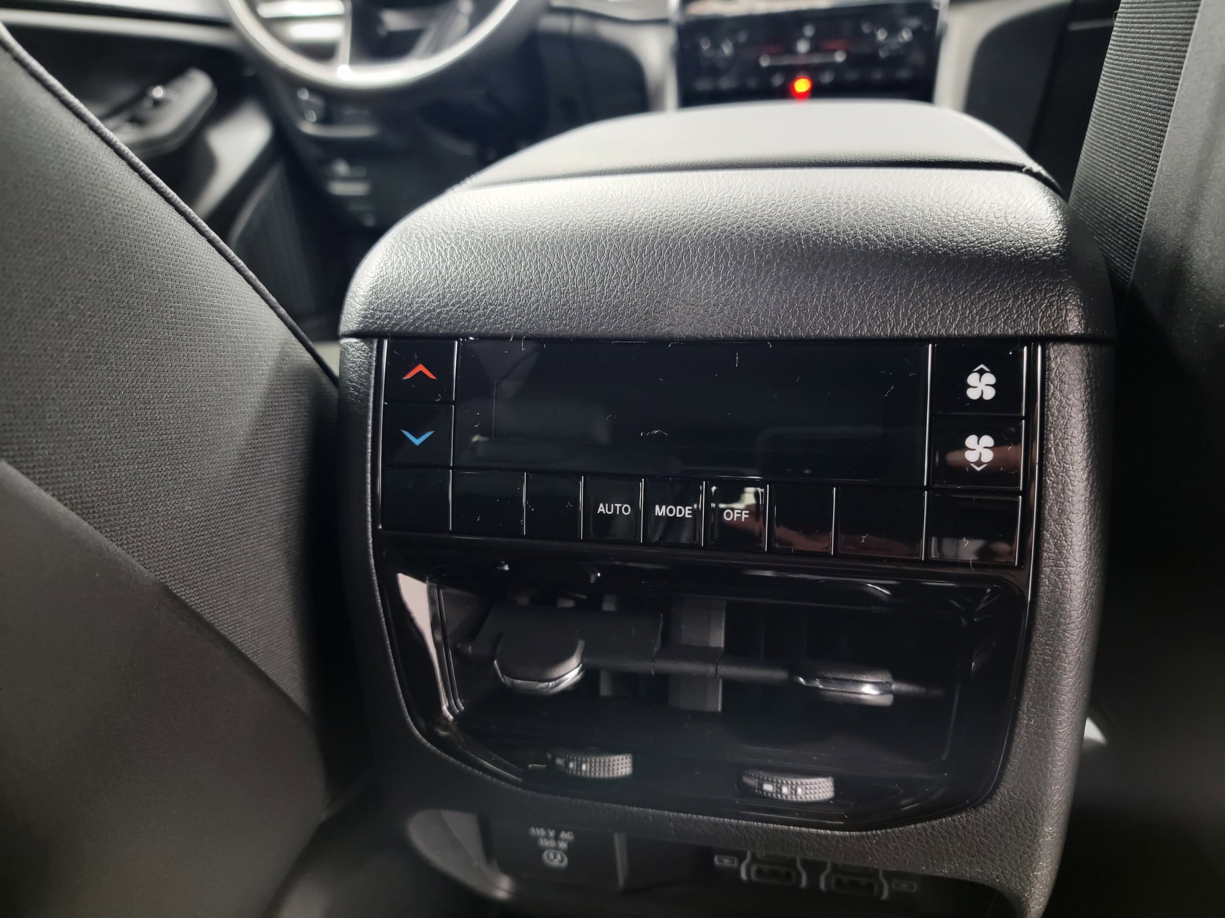 2025 Jeep Grand Cherokee L Altitude - Photo 9