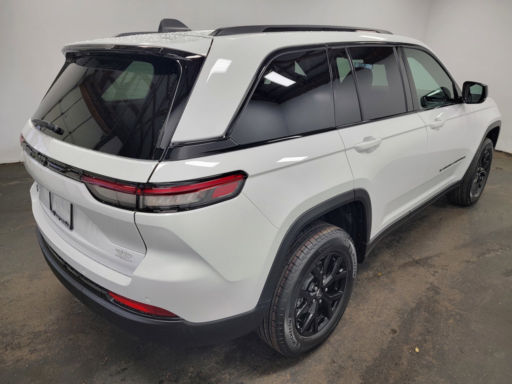 New 2025 Jeep Grand Cherokee Laredo Sport Utility