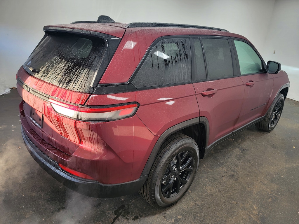 New 2025 Jeep Grand Cherokee Laredo Sport Utility