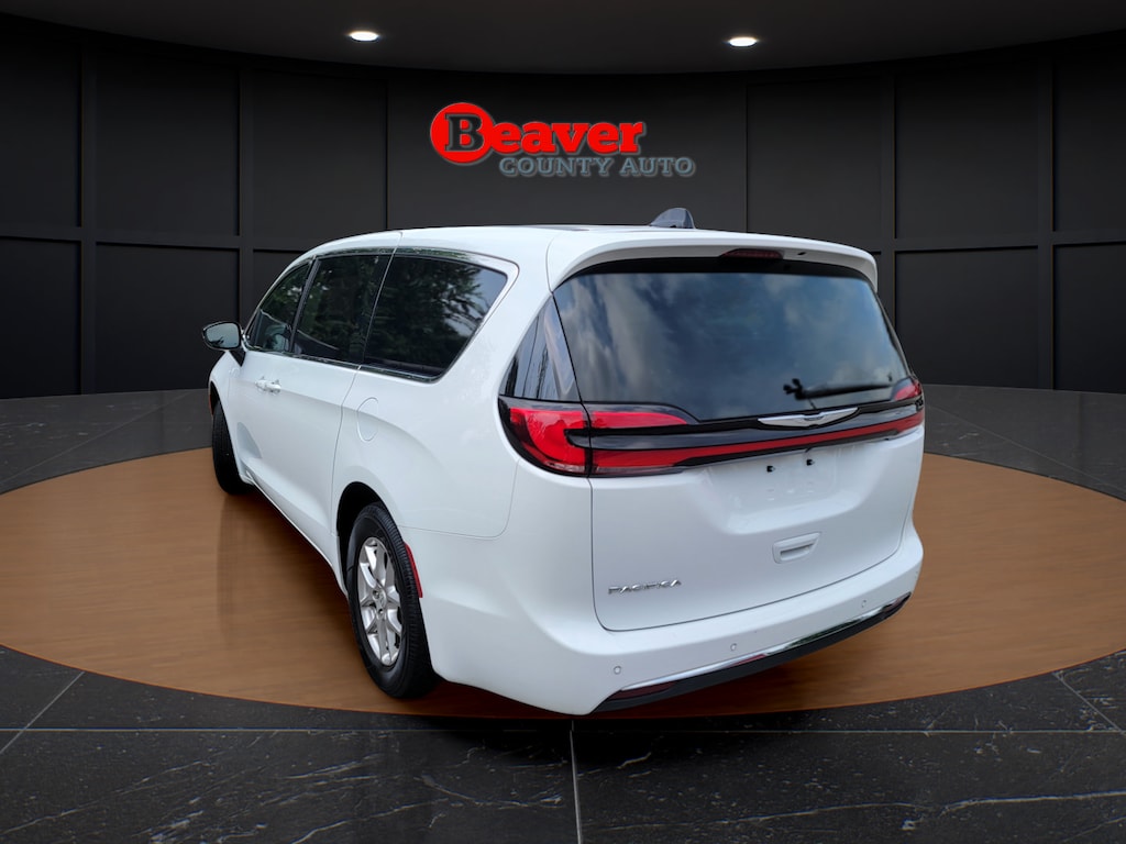 Used 2025 Chrysler Pacifica Select Select FWD