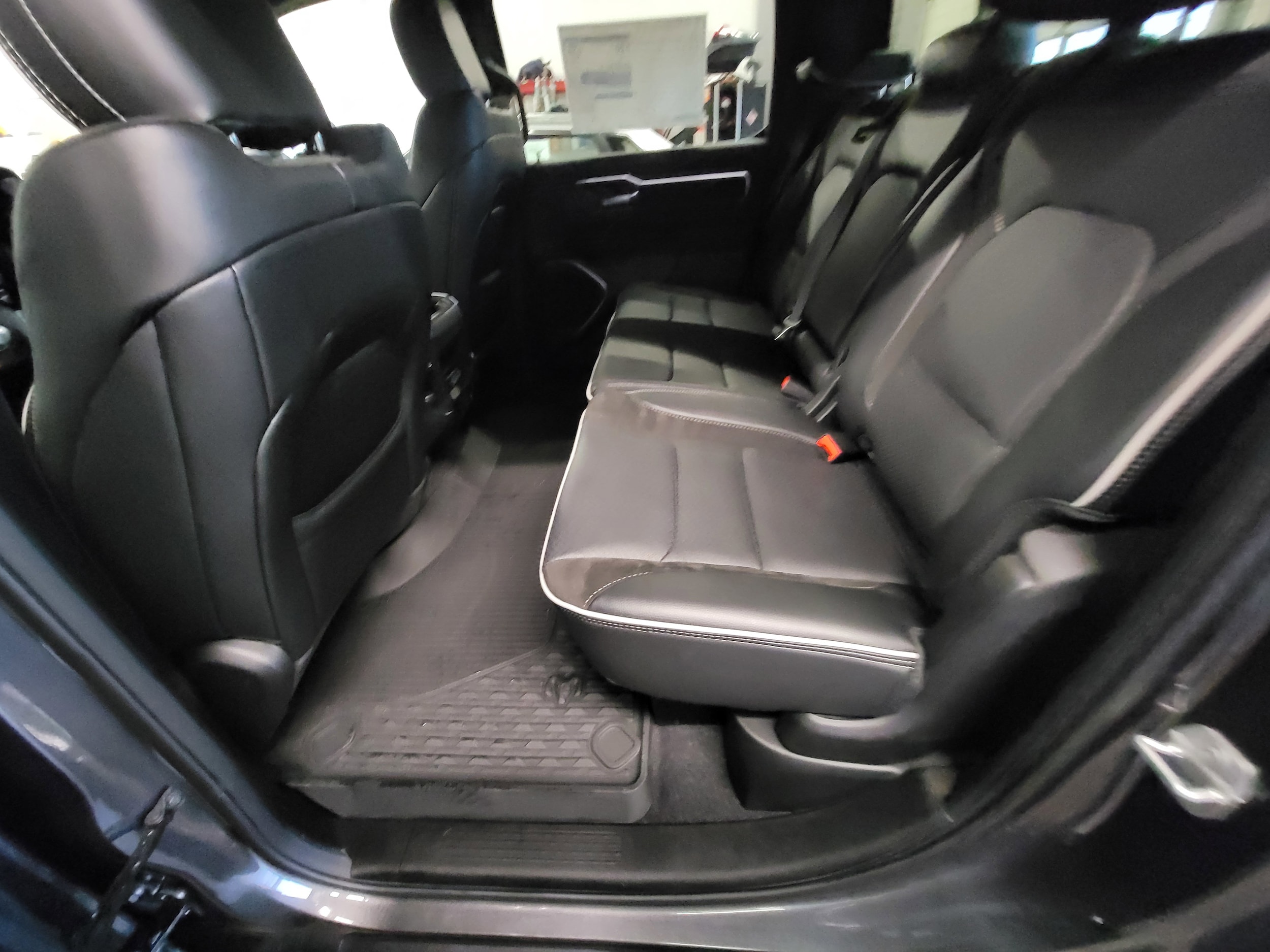 2026 RAM 1500 Laramie - Photo 18