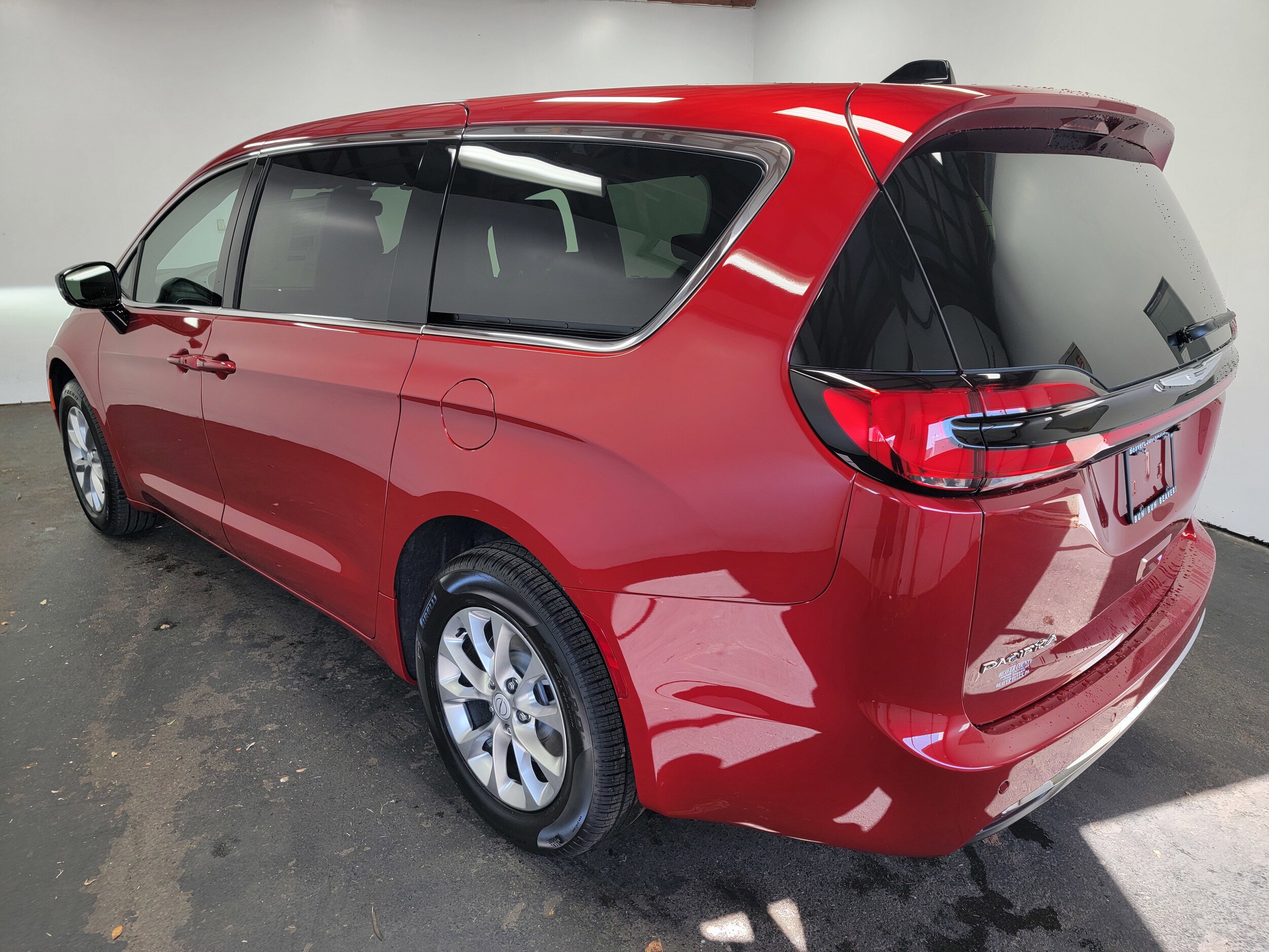 2026 Chrysler Pacifica photo 2